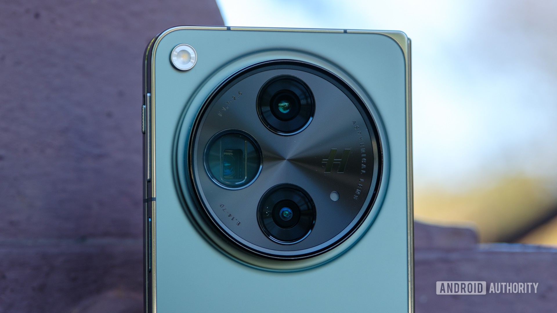 oneplus open cameras close up