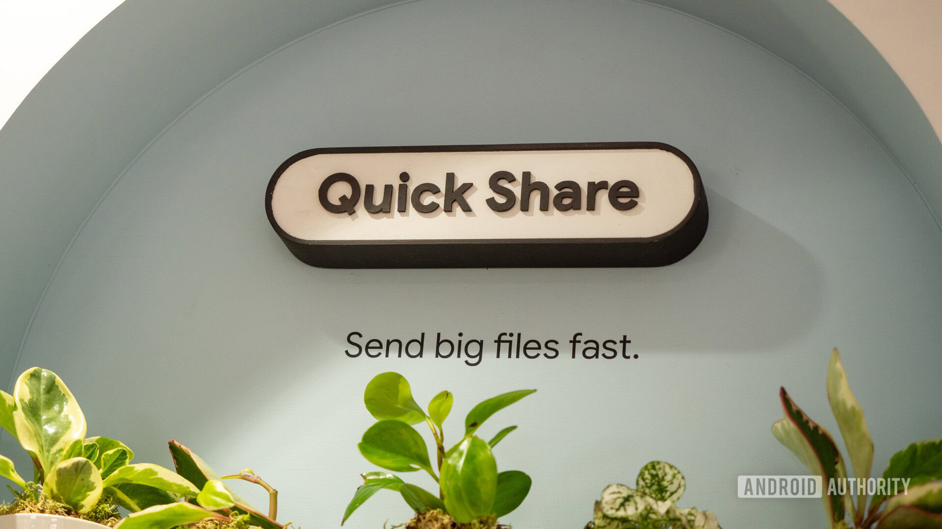 Quick Share could soon get its lost “Use mobile data” toggle back (APK teardown)