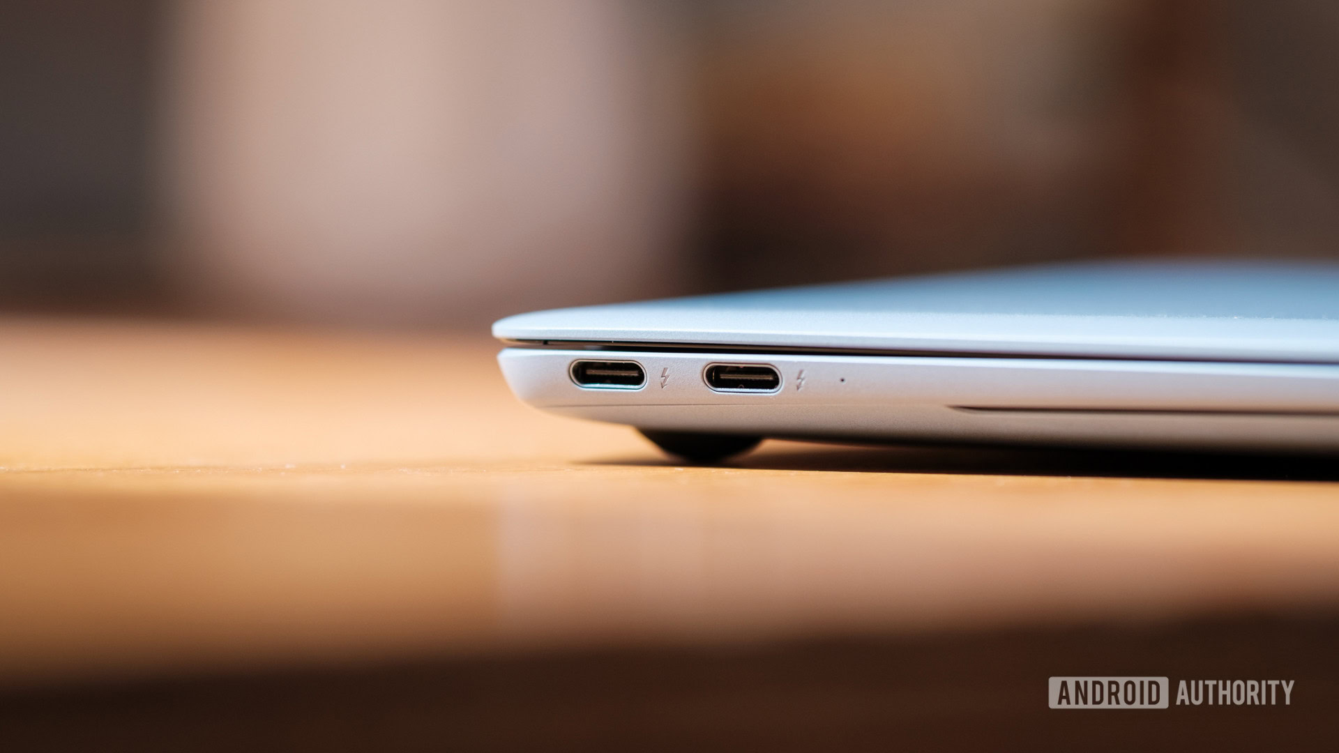 Huawei MateBook X Pro 2024 USB C ポート
