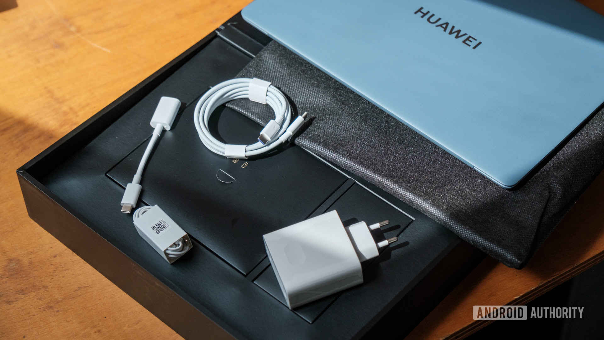 Huawei MateBook X Pro 2024 の箱の内容
