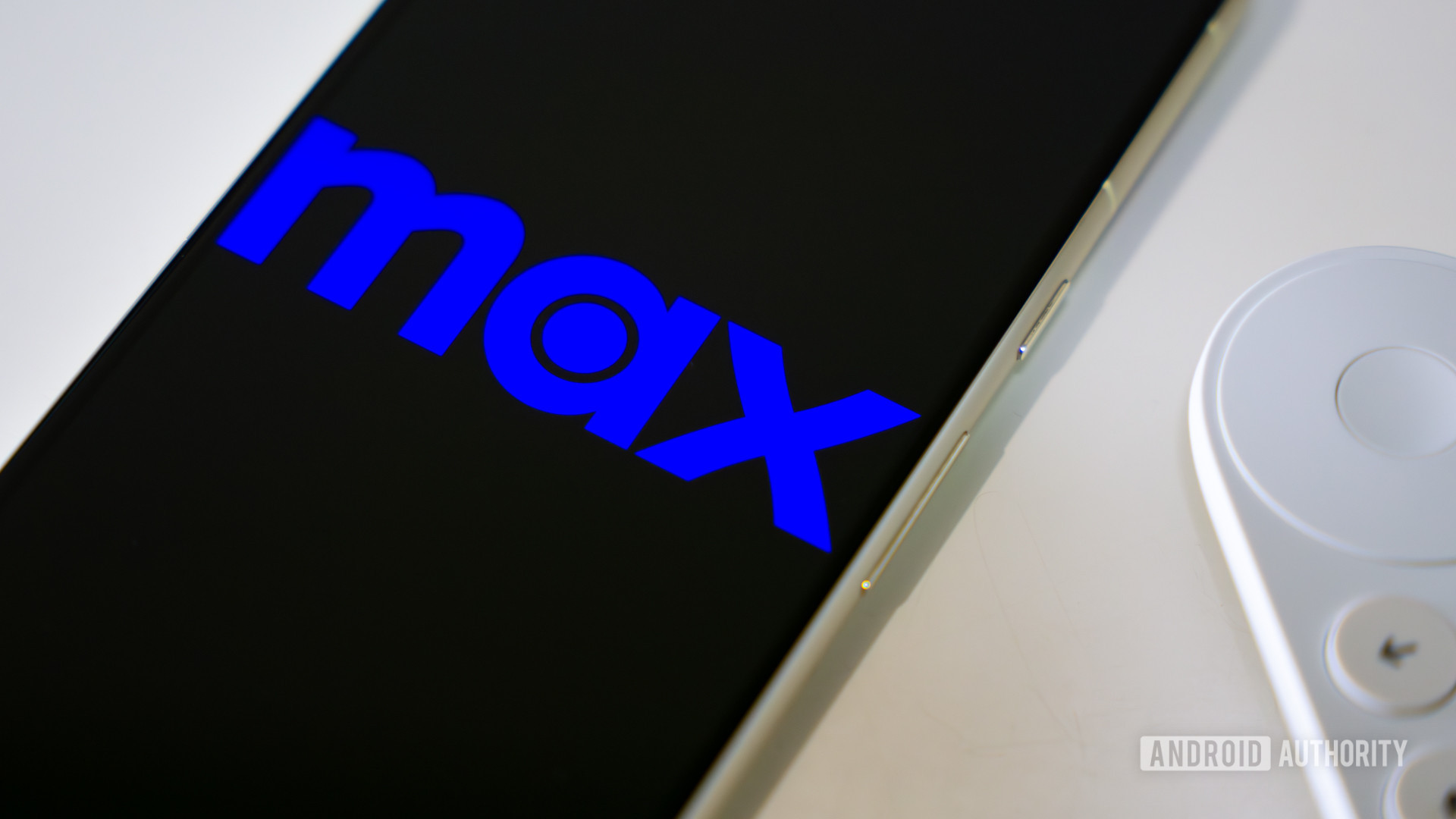 Max logo on smartphone (1)
