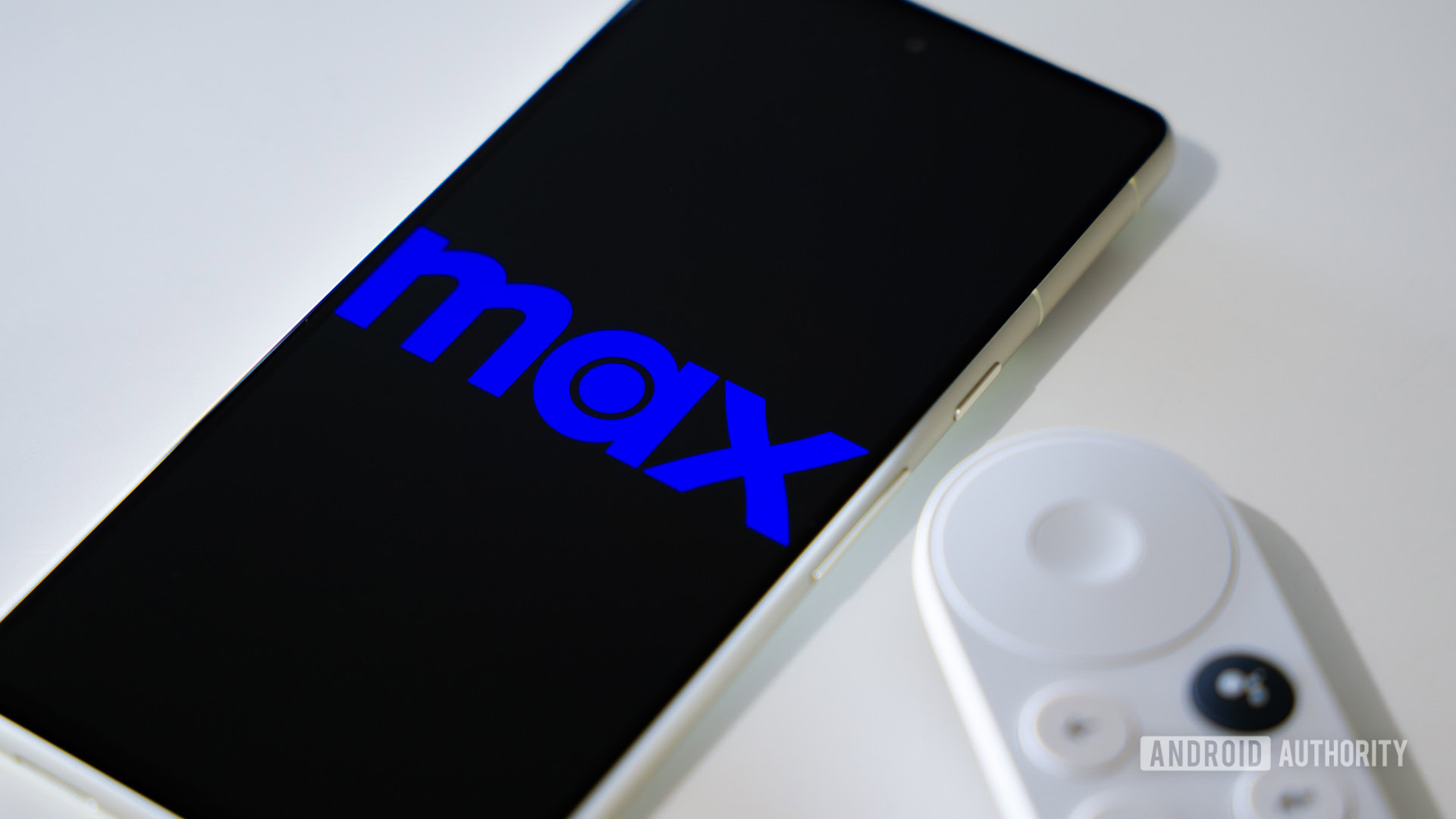 Max logo on smartphone (2)