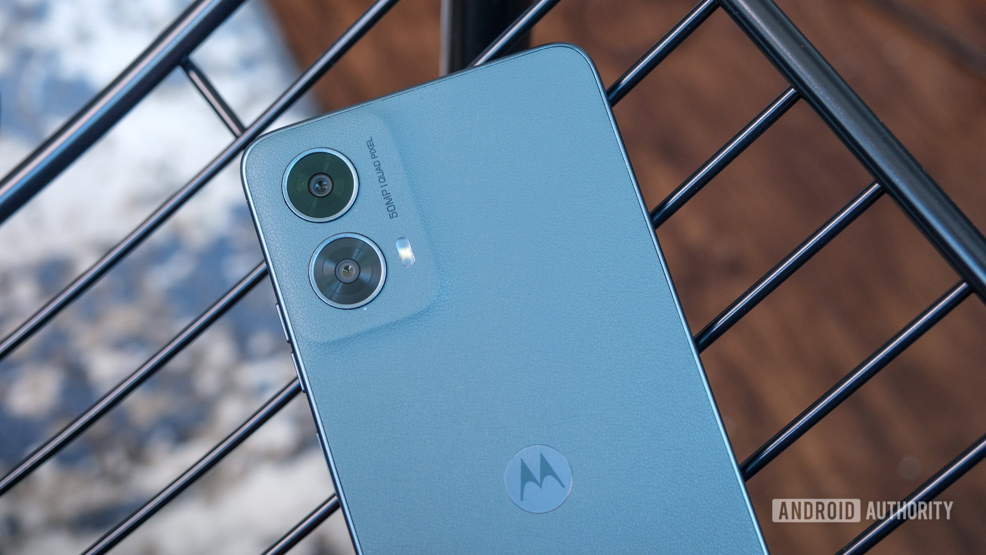 Motorola Moto G 5G (2024) cameras close up