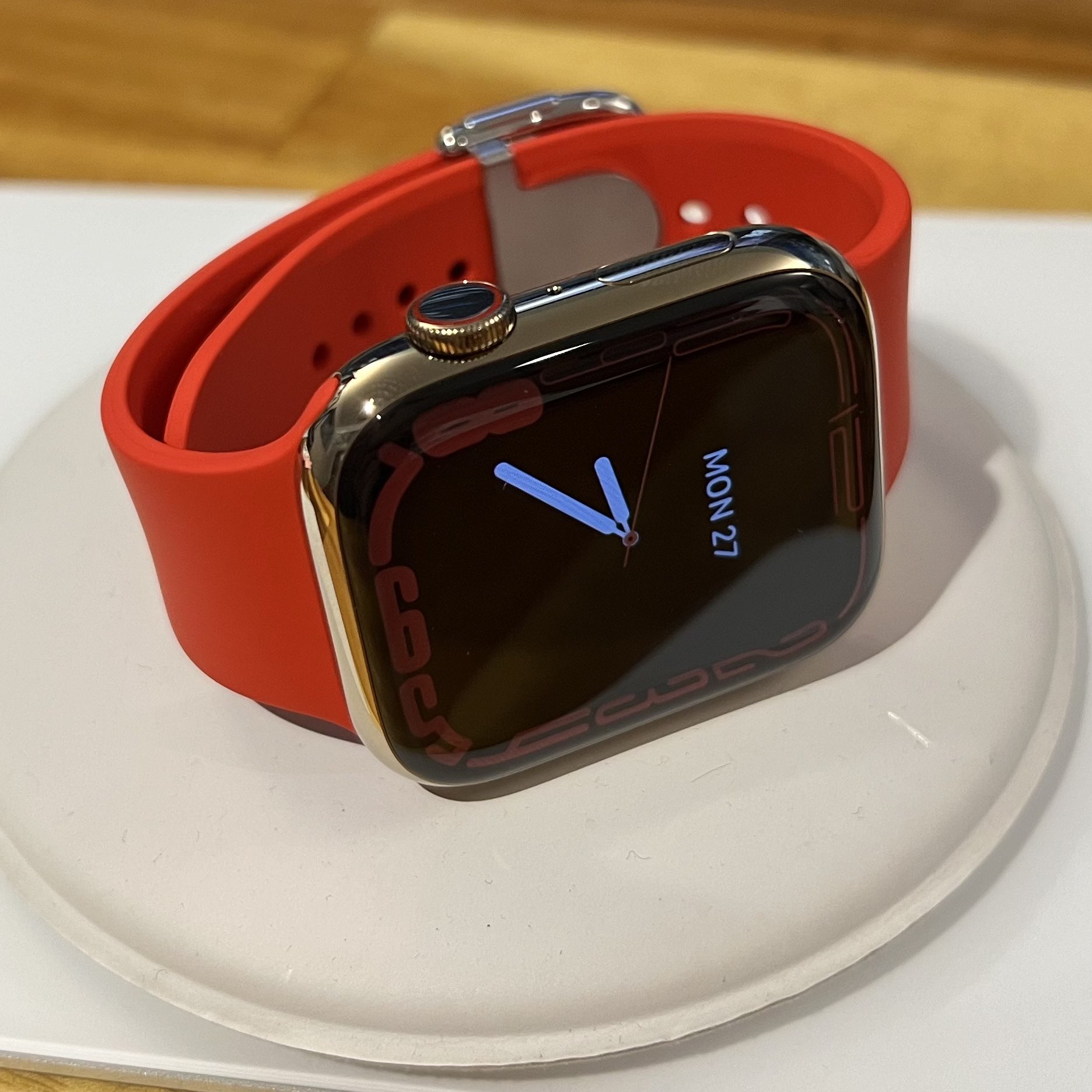 Apple Watch: просочившиеся фотографии показывают, что Apple так и не выпустила ремешок для умных часов