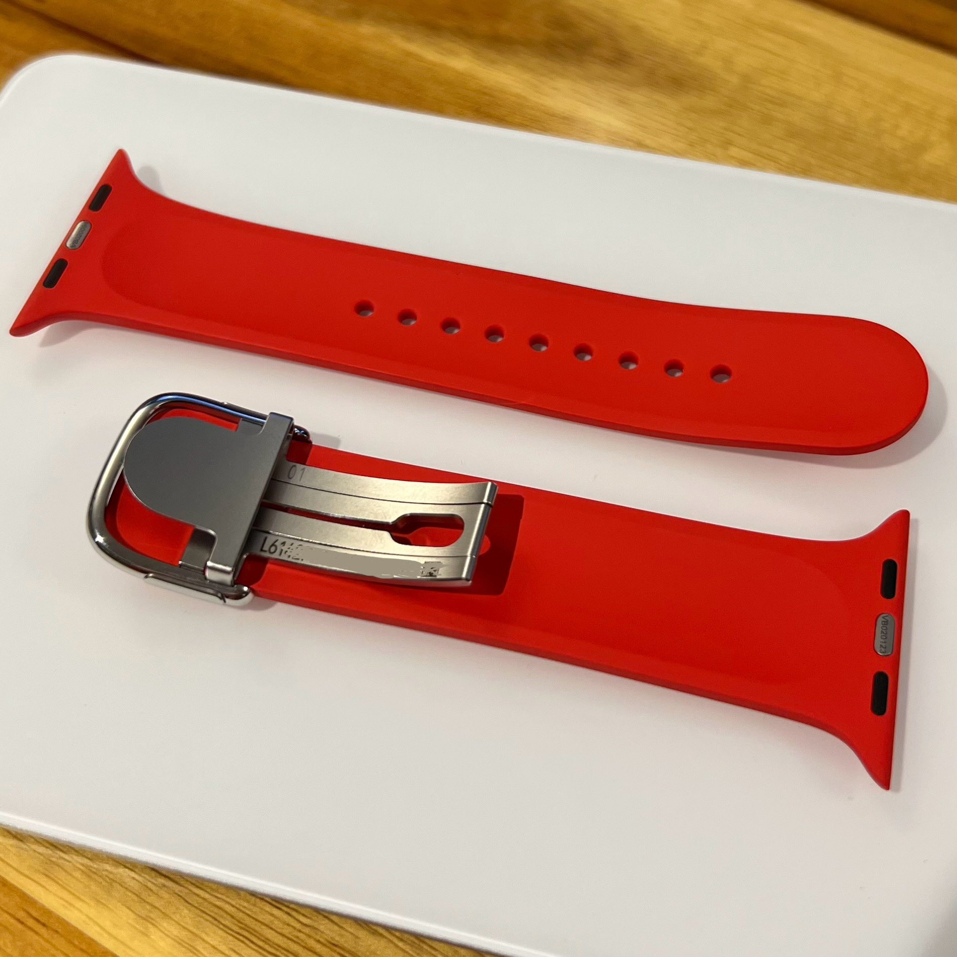 Apple Watch: просочившиеся фотографии показывают, что Apple так и не выпустила ремешок для умных часов