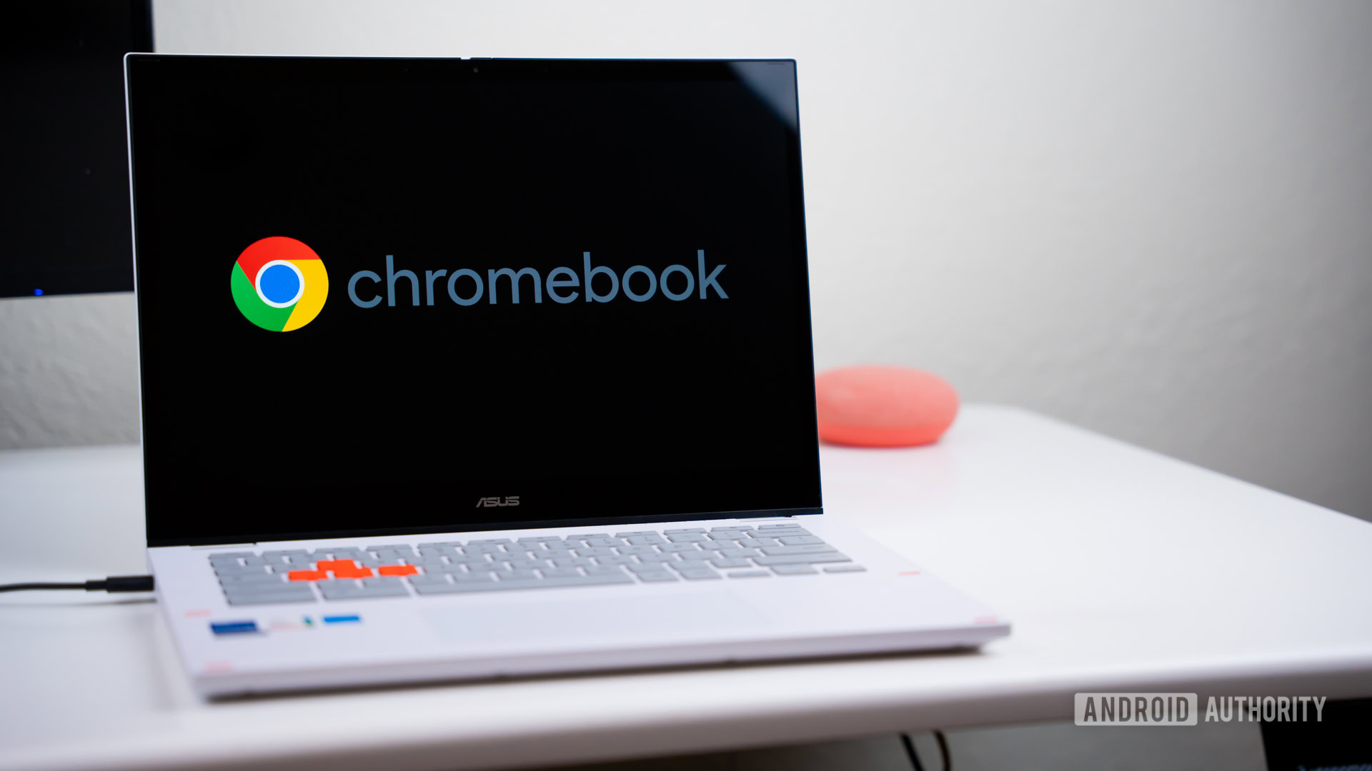 Chromebook with Chromebook logo on screen stock photo (1) - Android app Chromebook support