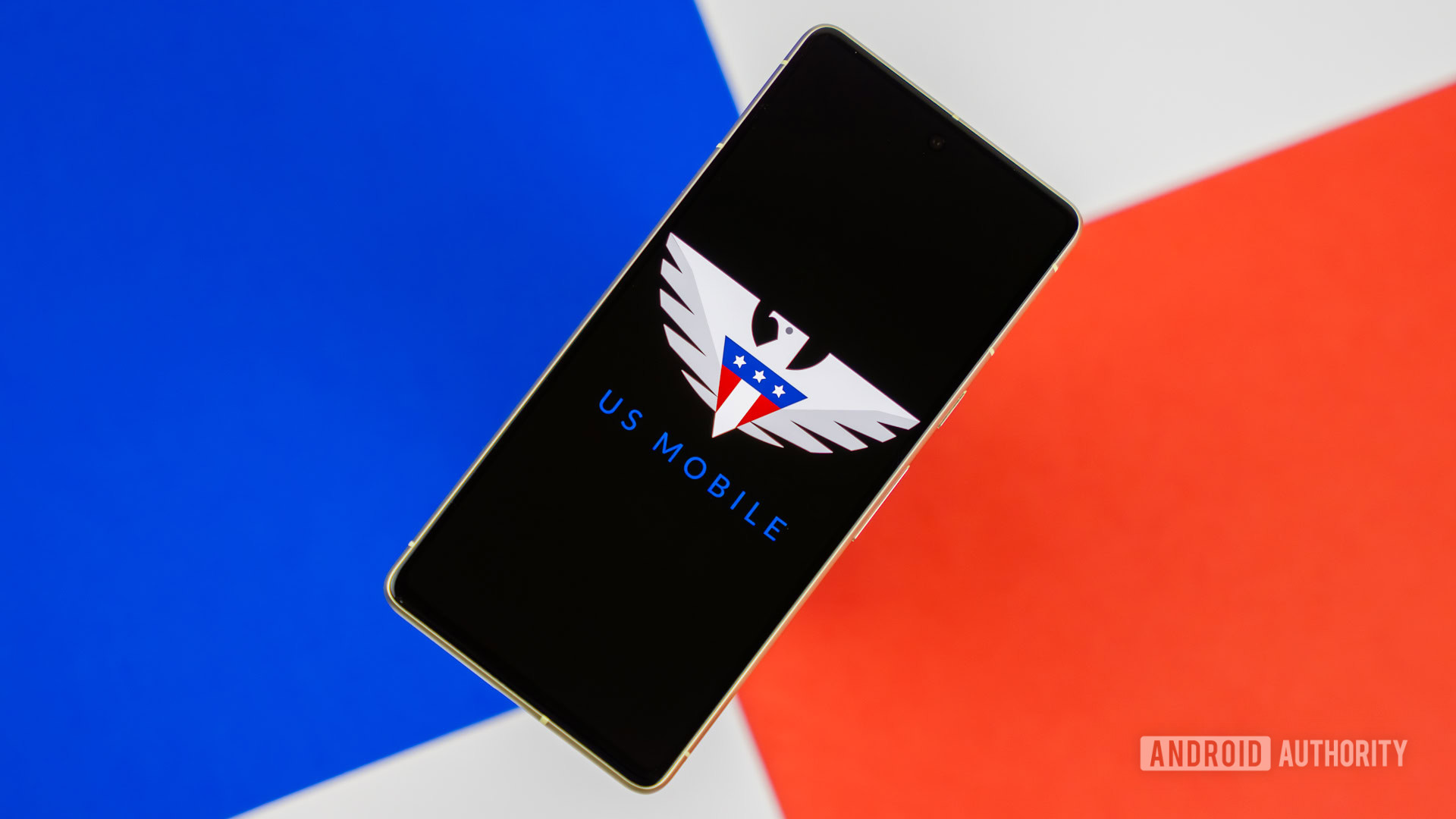 US Mobile logo on smartphone stock photo (2)