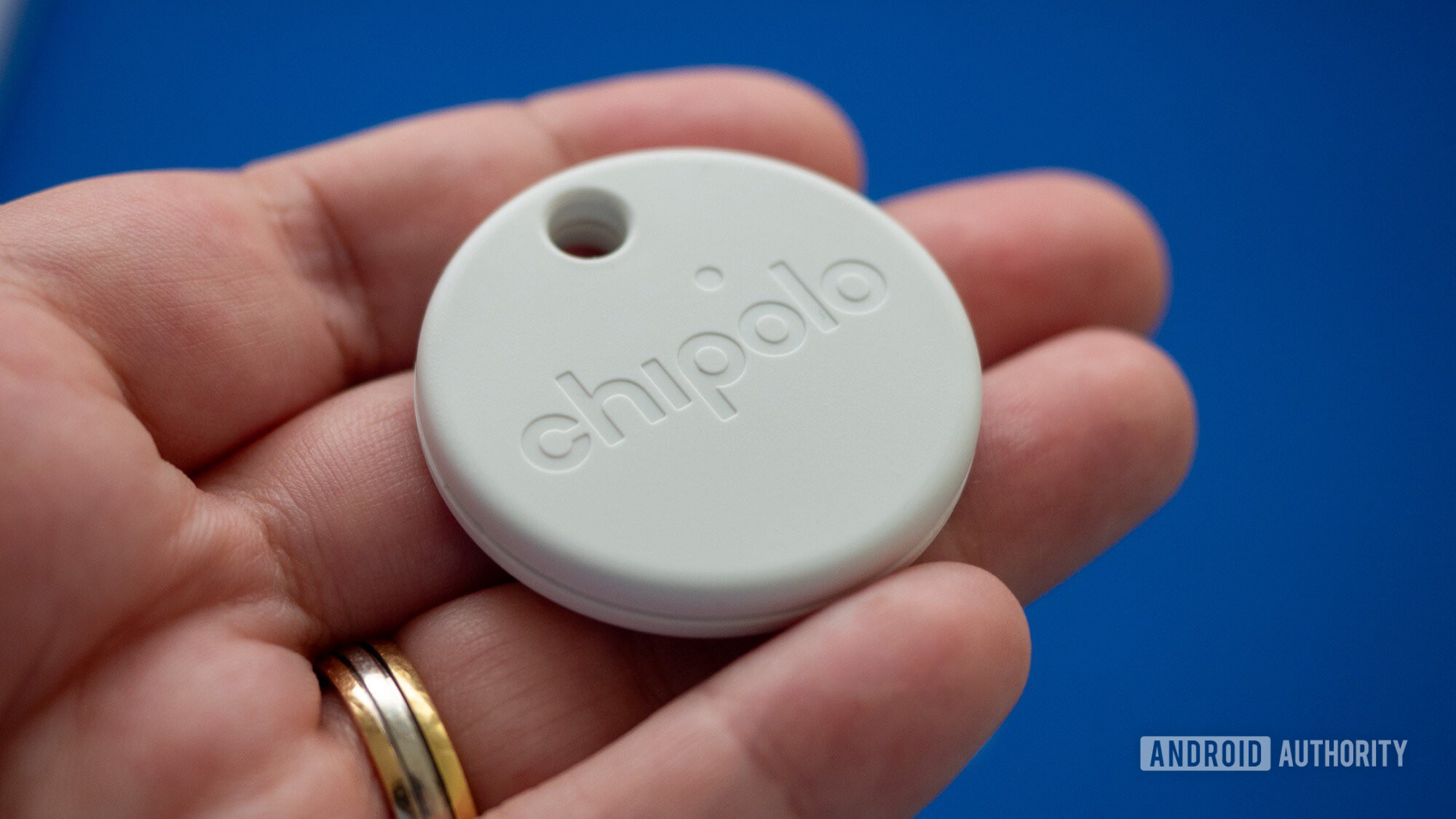 chipolo find my device bluetooth trackers one point