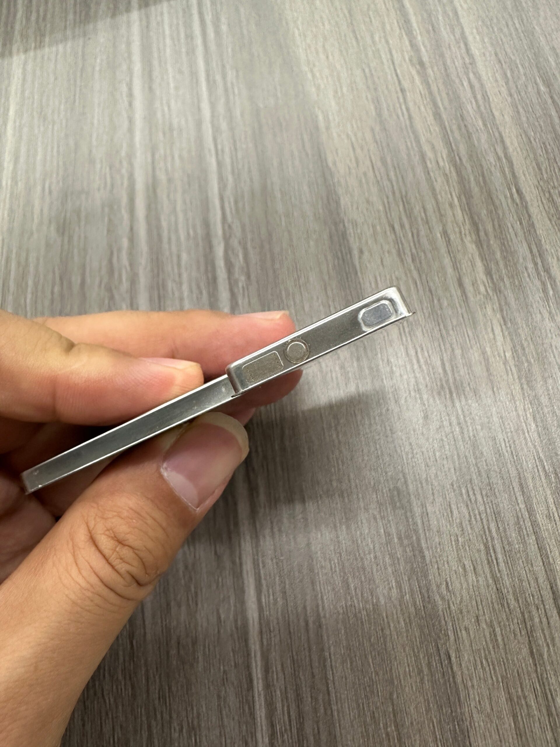Leaked iPhone 16 Battery (2)