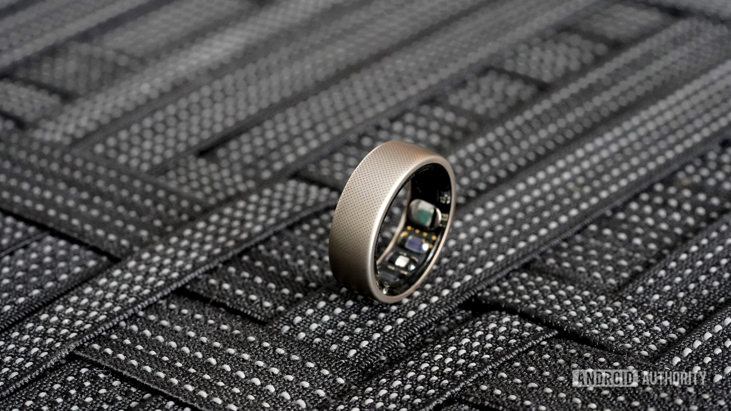 The Amazfit Helio Ring features a dotted pattern that helps hide potential imperfections.