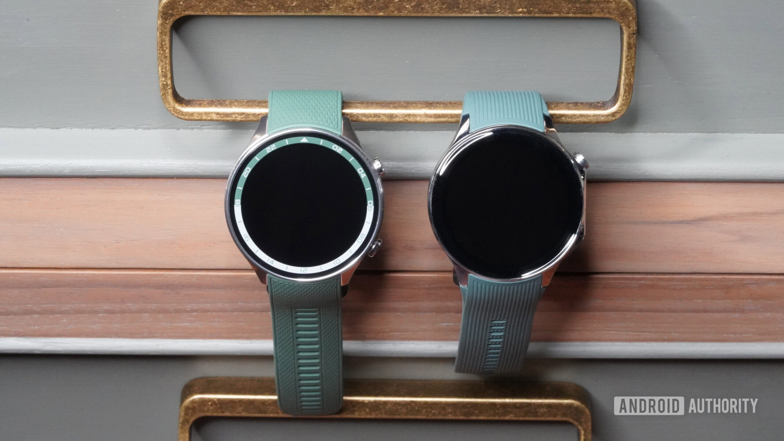 A OnePlus Watch 2R and OnePlus Watch 2 hang side by side.