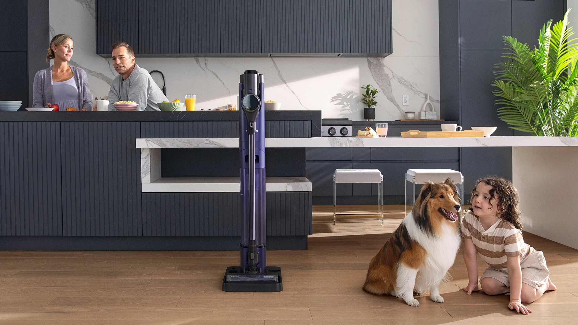 PURE ONE Station FurFree charging next to a dog