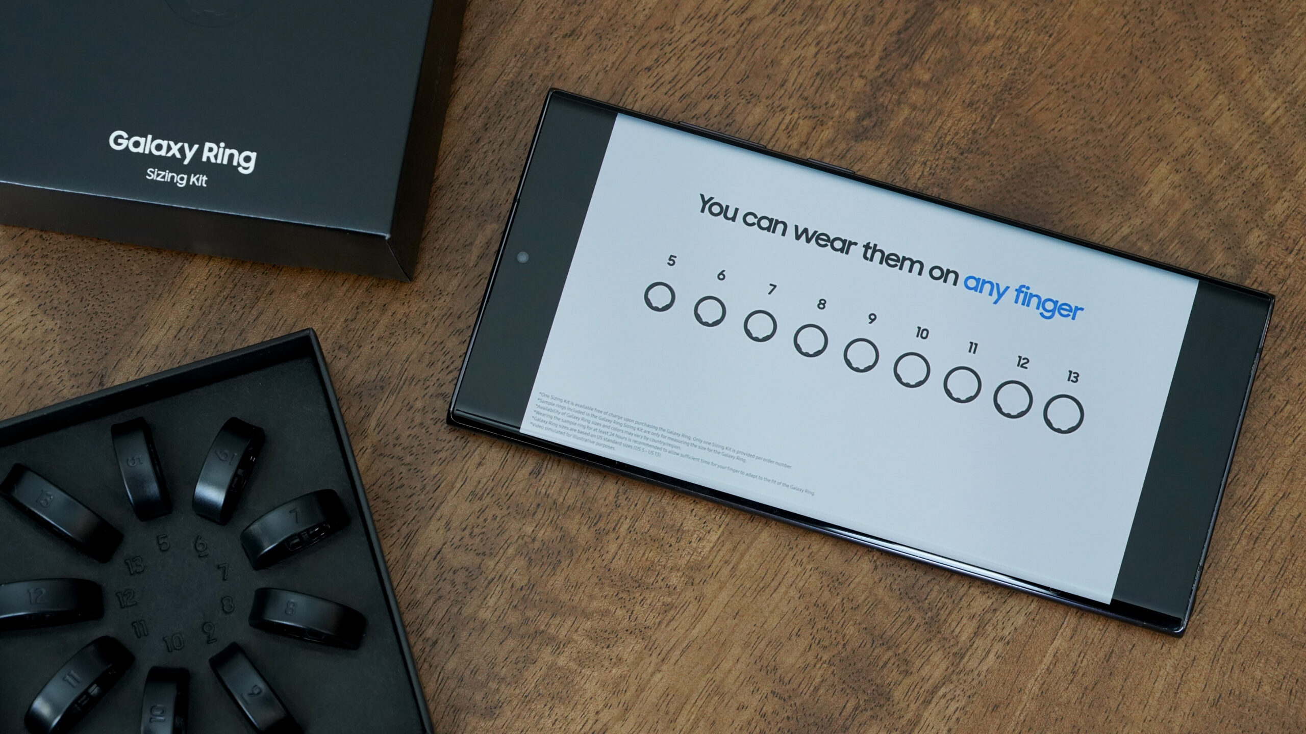 Shoppers can watch a short video to learn how to use the Samsung Galaxy Ring Sizing Kit.