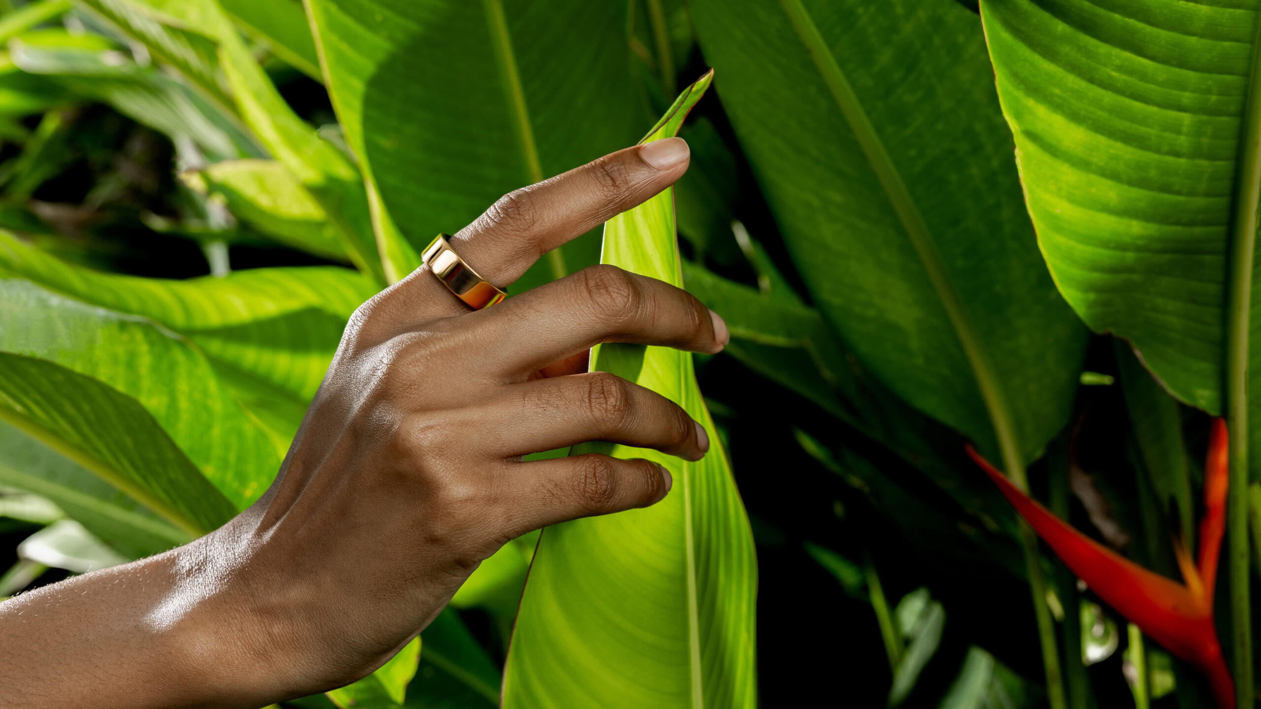 A user models an Ultrahuman Ring Air in Gold.