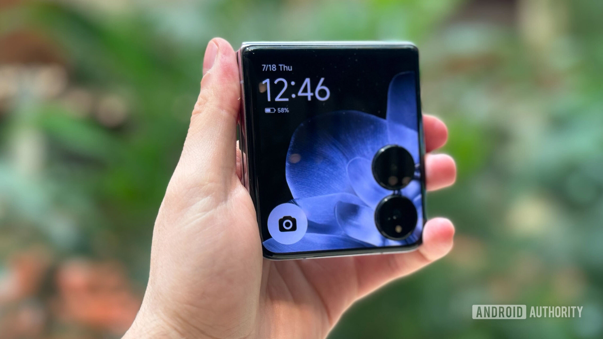 Xiaomi Mix Flip na mão