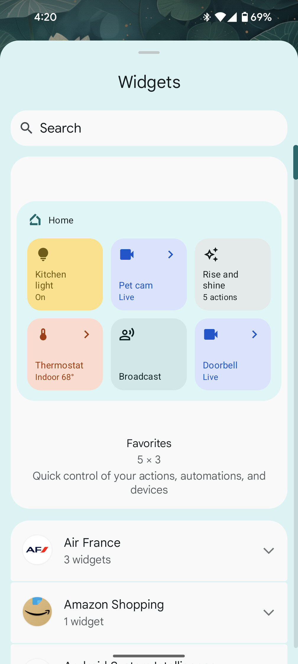 Я попробовал новый виджет Google Home и плитку часов, но уже удалил их.