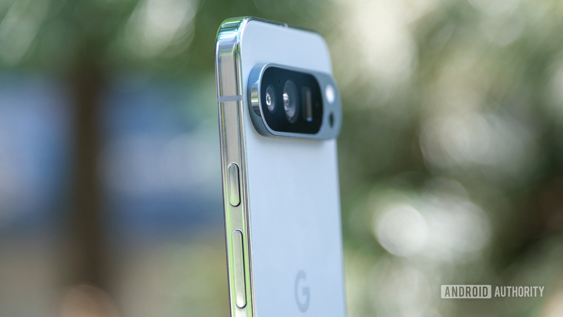 Google Pixel 9 Pro XL side rail