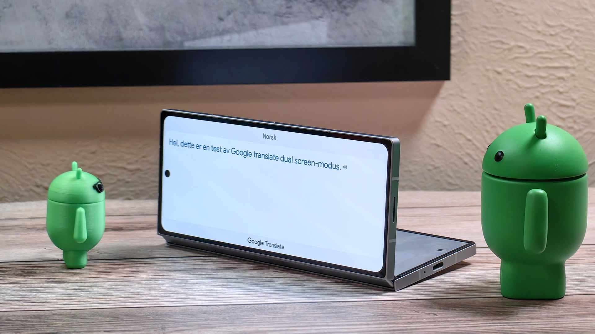 Google Translate dual screen conversation mode on the Galaxy Z Fold 6