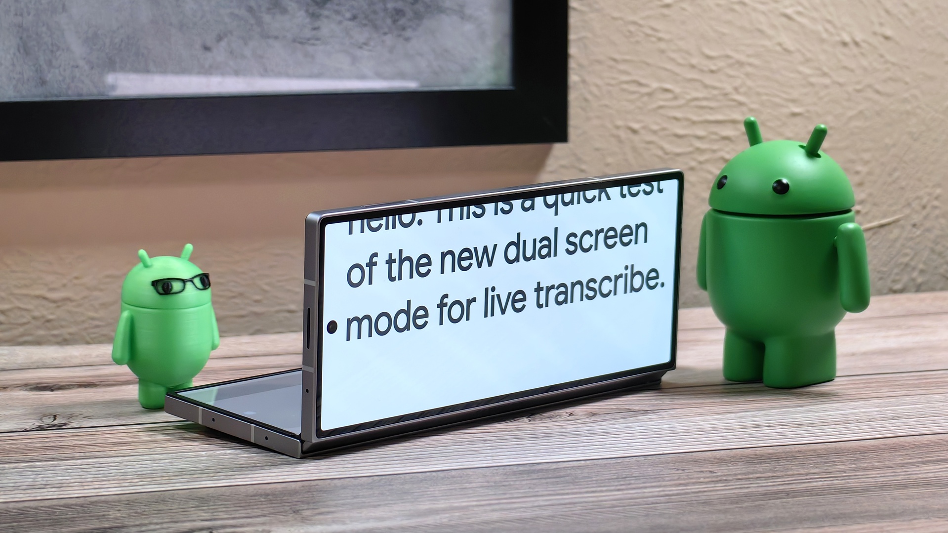 Live Transcribe dual screen mode on Galaxy Z Fold 6