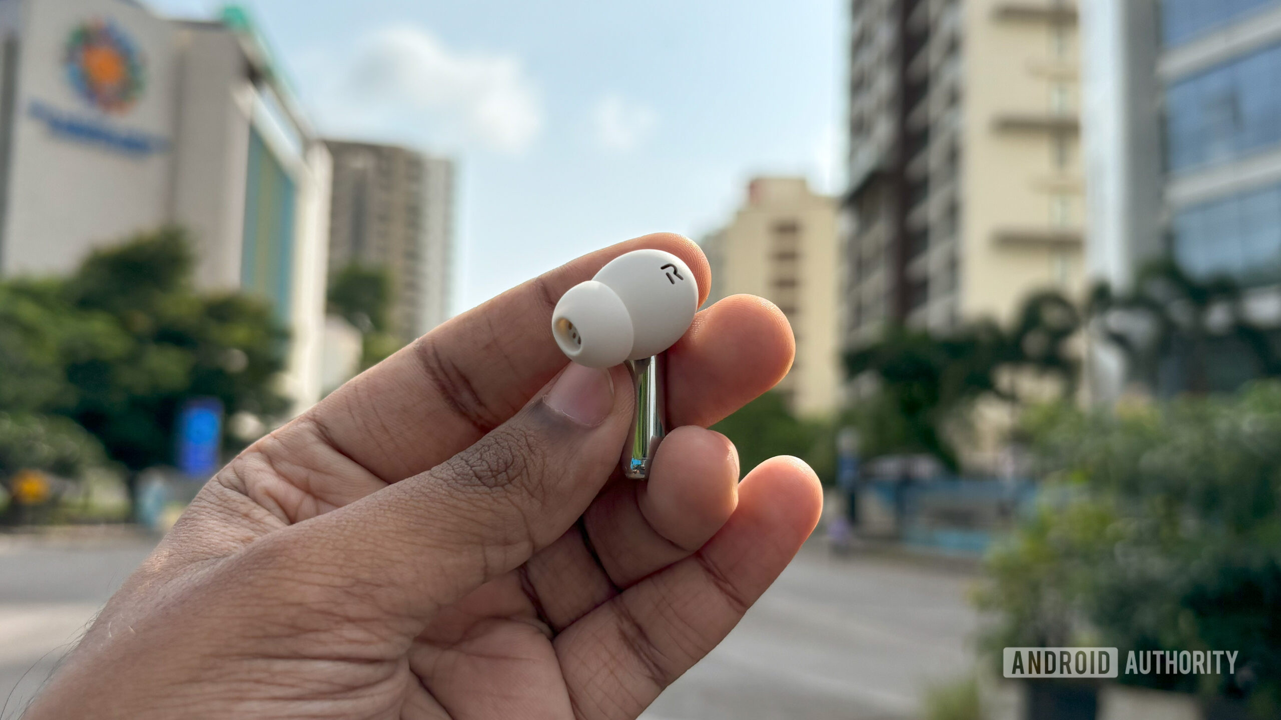 Новые OnePlus Buds Pro 3 — это аналог AirPods Pro с некоторыми дополнительными элементами стиля.