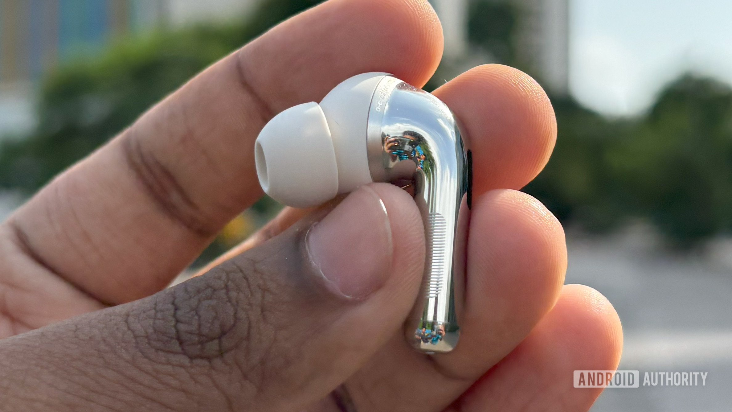 Новые OnePlus Buds Pro 3 — это аналог AirPods Pro с некоторыми дополнительными элементами стиля.