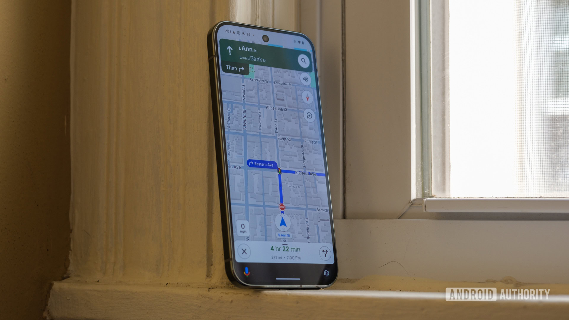 Google Maps joins the Now Bar party on One UI 7