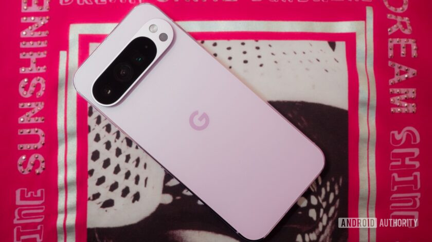 Google Pixel 9 pro xl fuşya tişört üzerine pembe