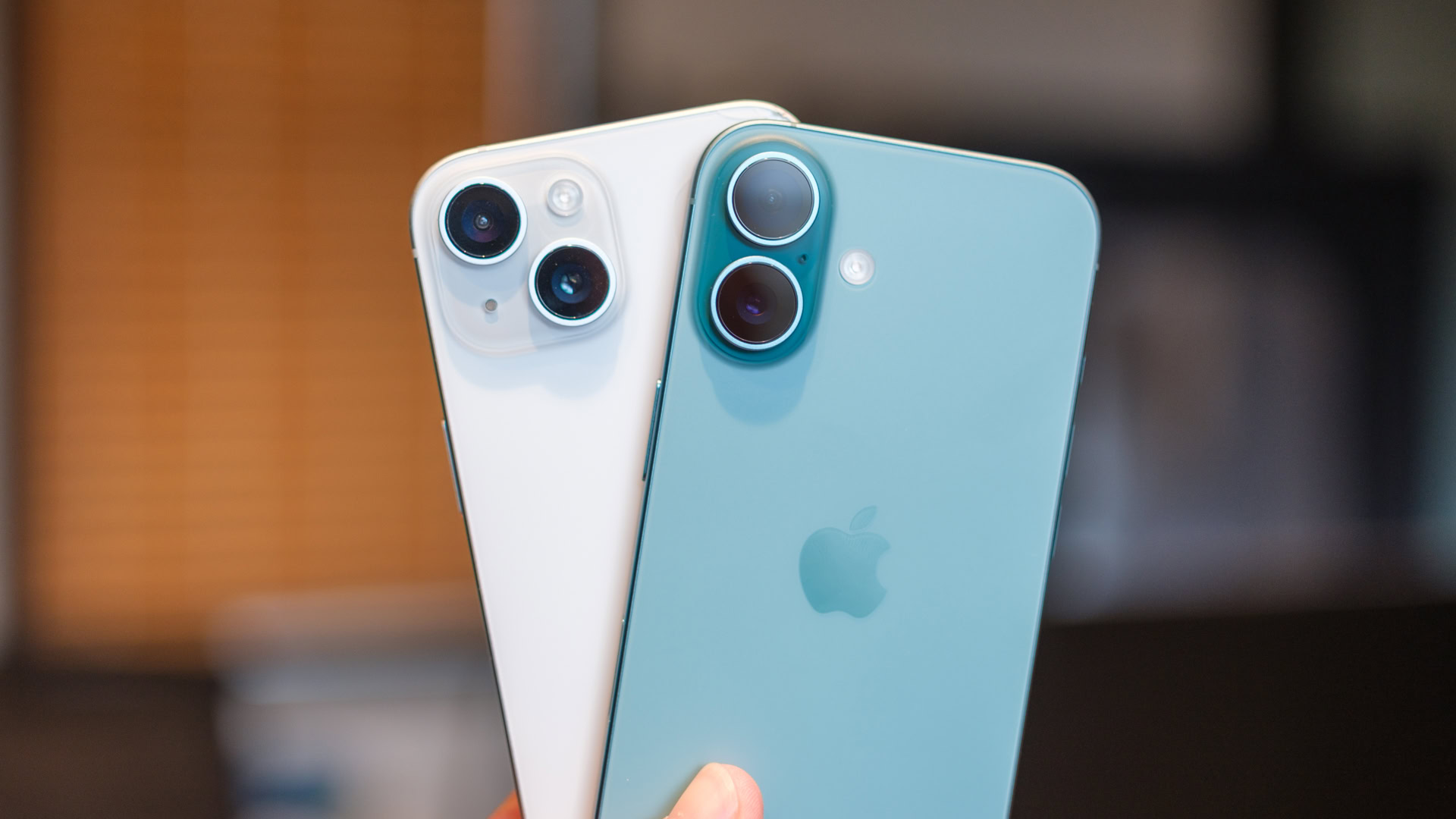 Apple iPhone 16 and iPhone 15 cameras