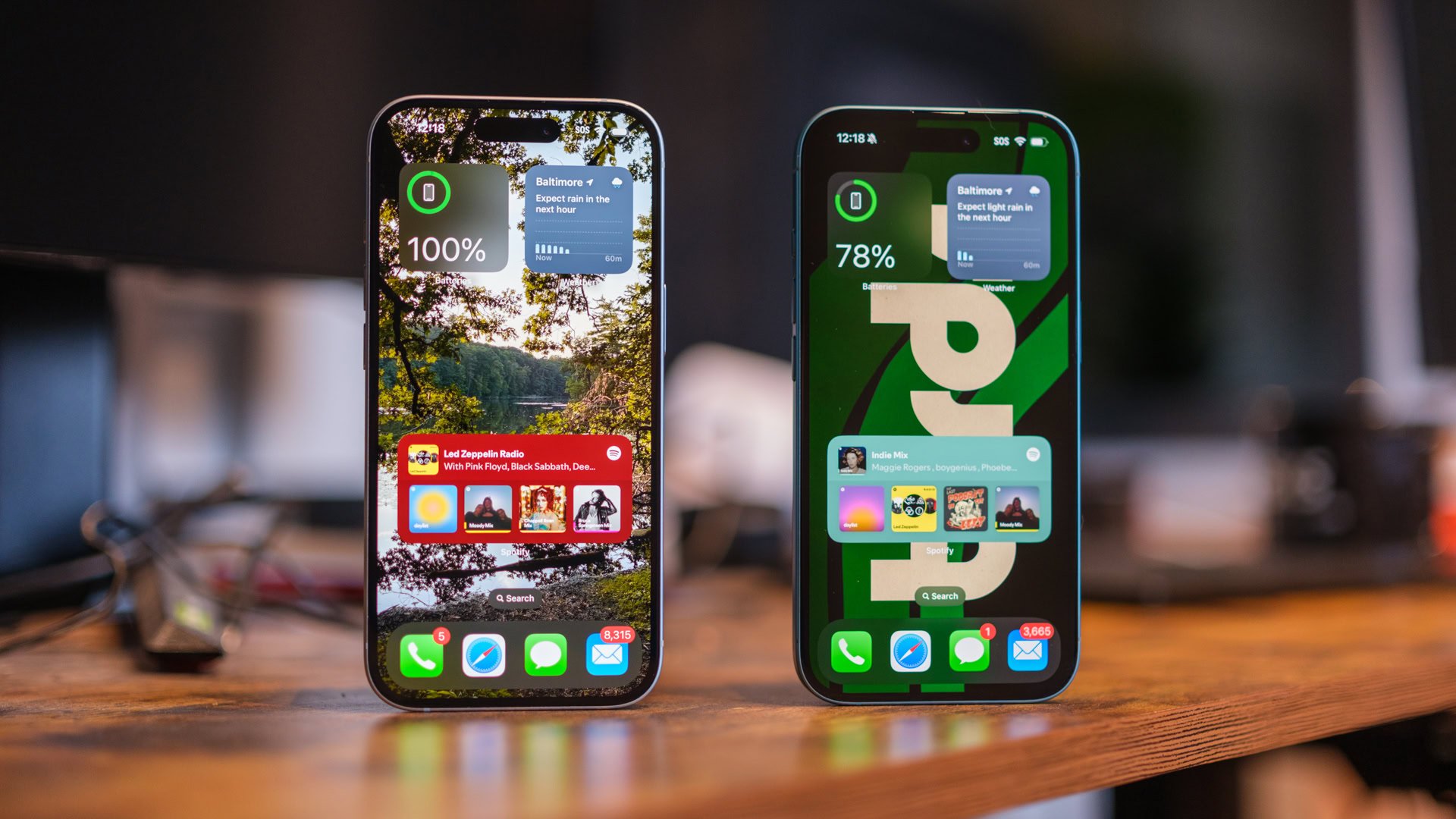 Apple iPhone 16 and iPhone 15 screens