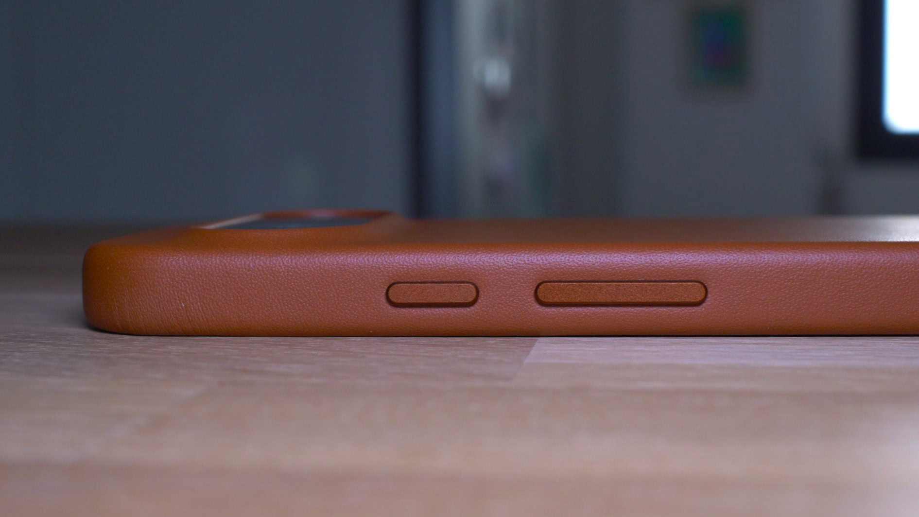 Bellroy Leather case Google Pixel 9 buttons