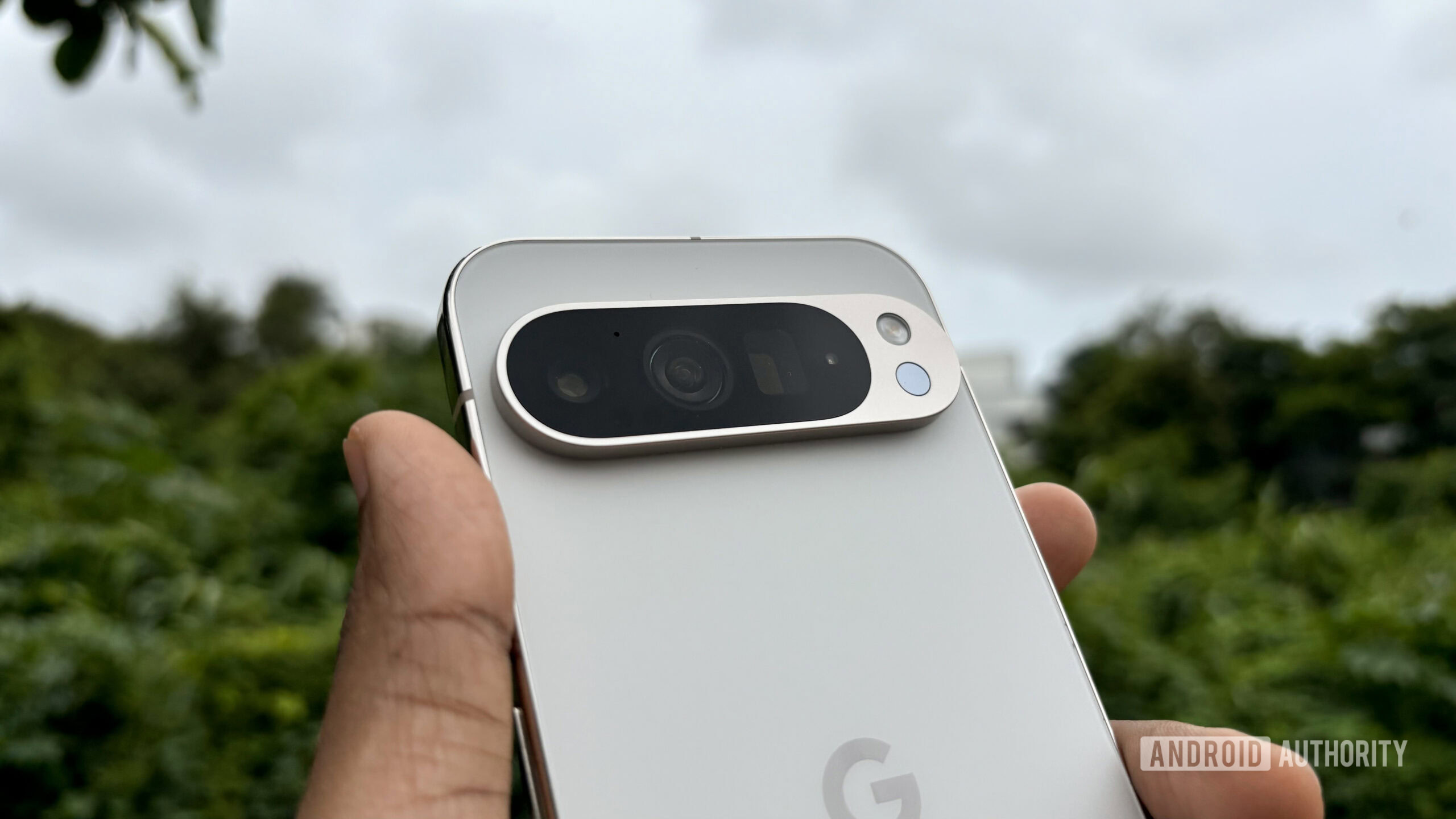 Google Pixel 9 Pro XL Porcelain 4