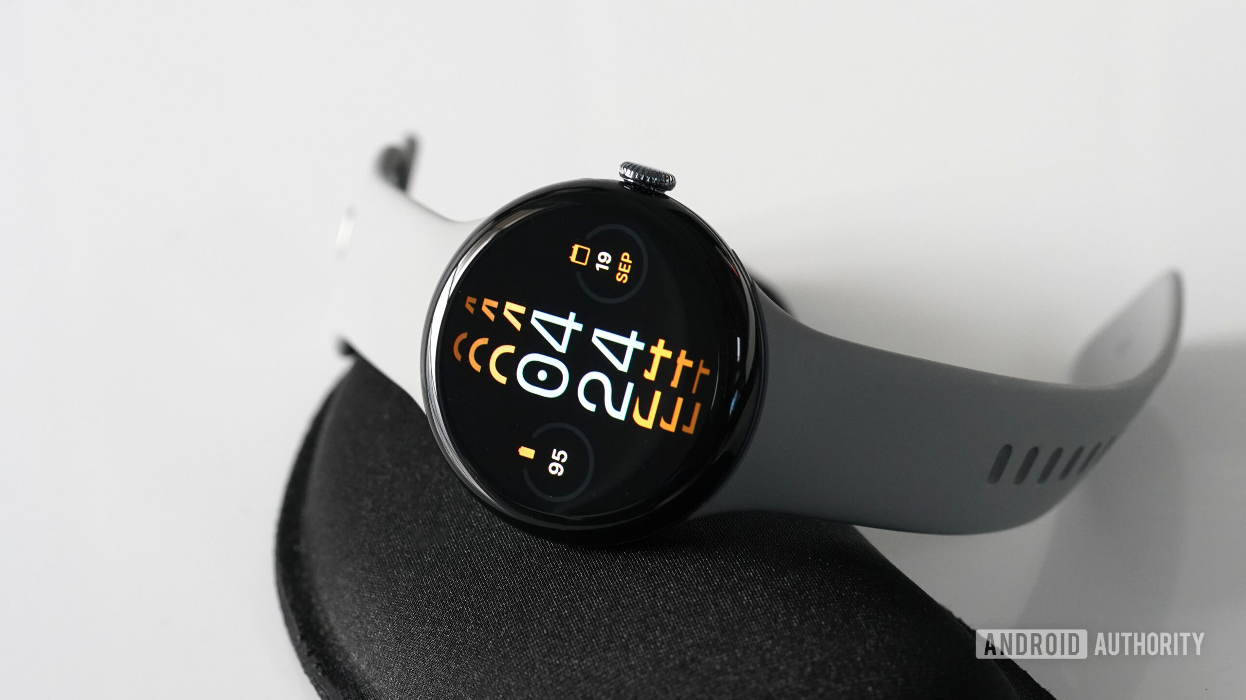 Мои 7 любимых циферблатов для Google Pixel Watch 3