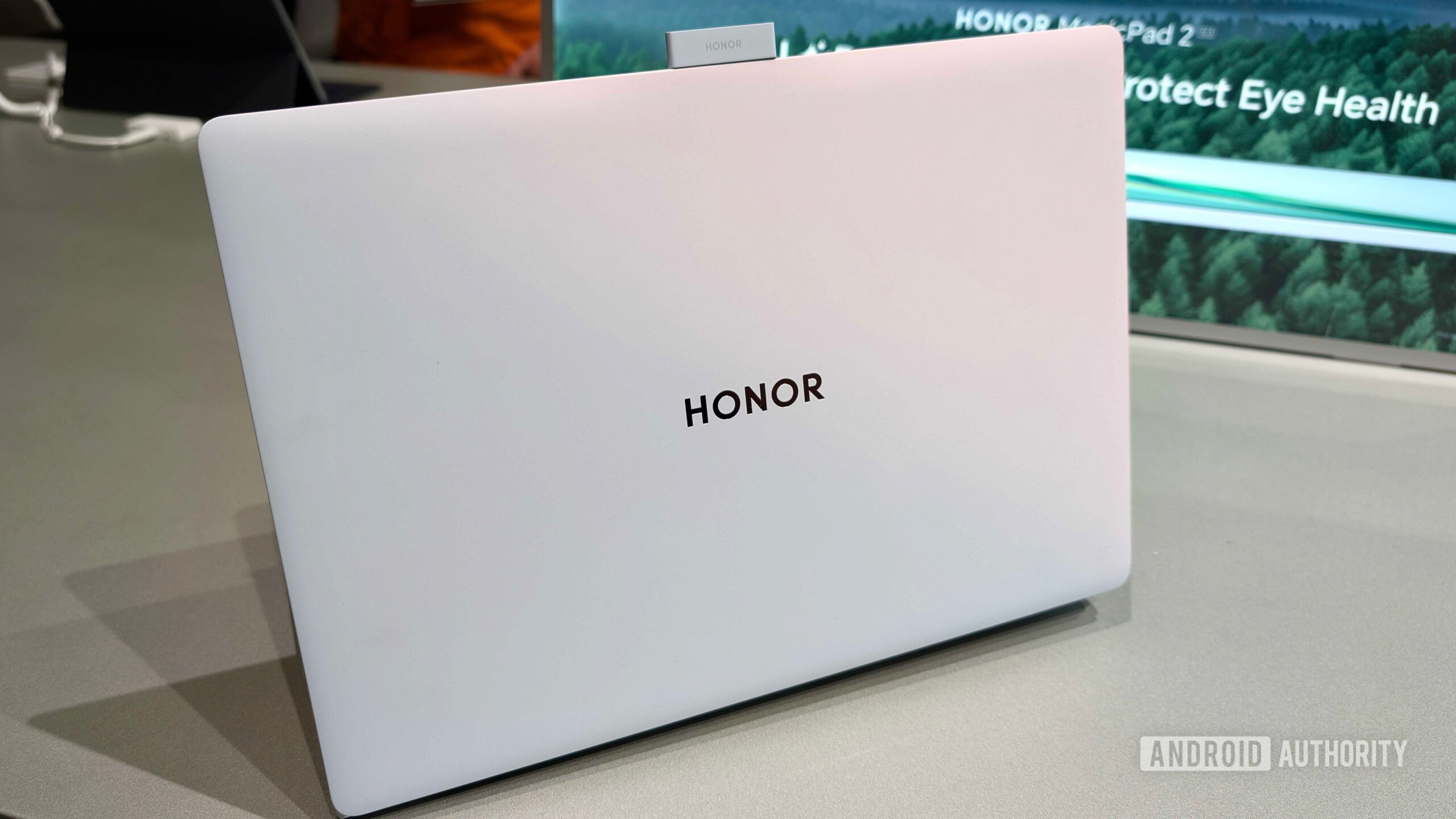 HONOR MagicBook Art 14 rear