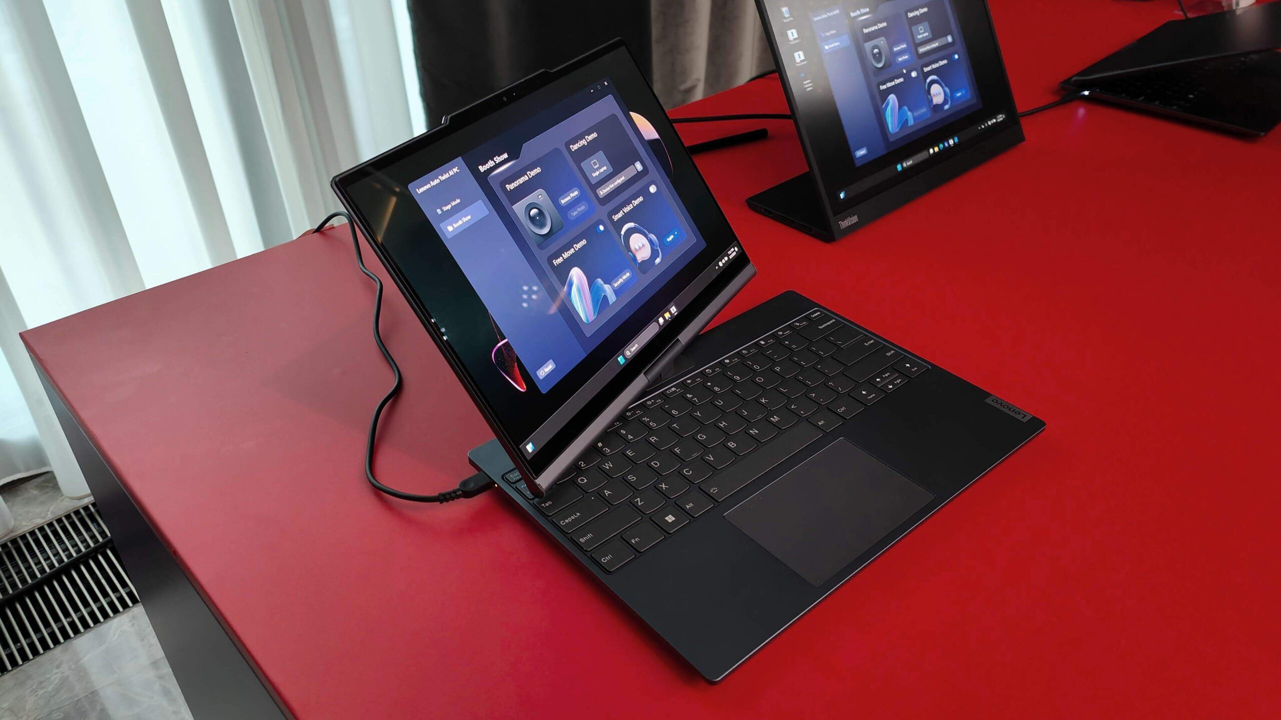 Lenovo Auto Twist AI PC (9)