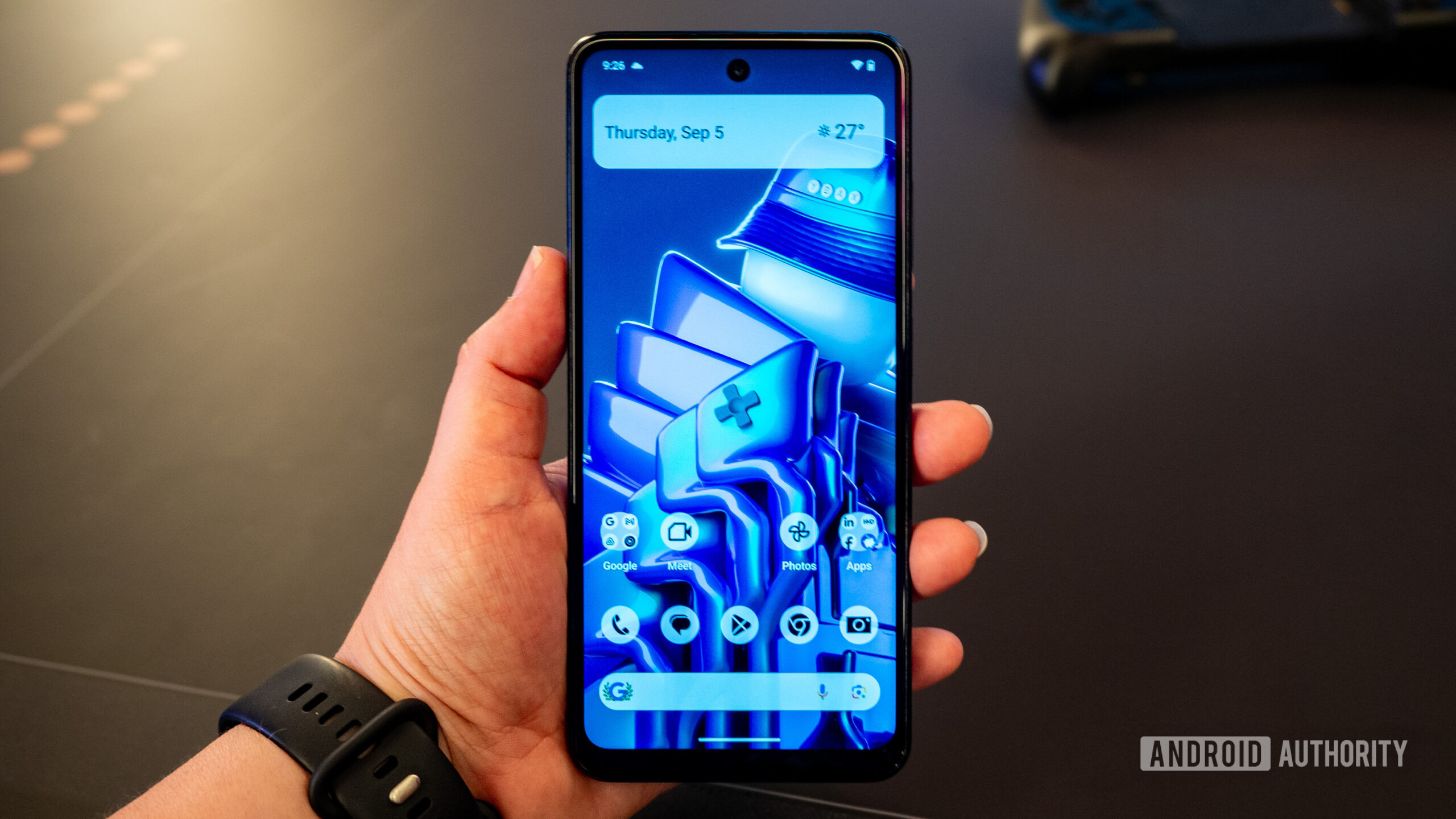 hmd fusion front display in hand