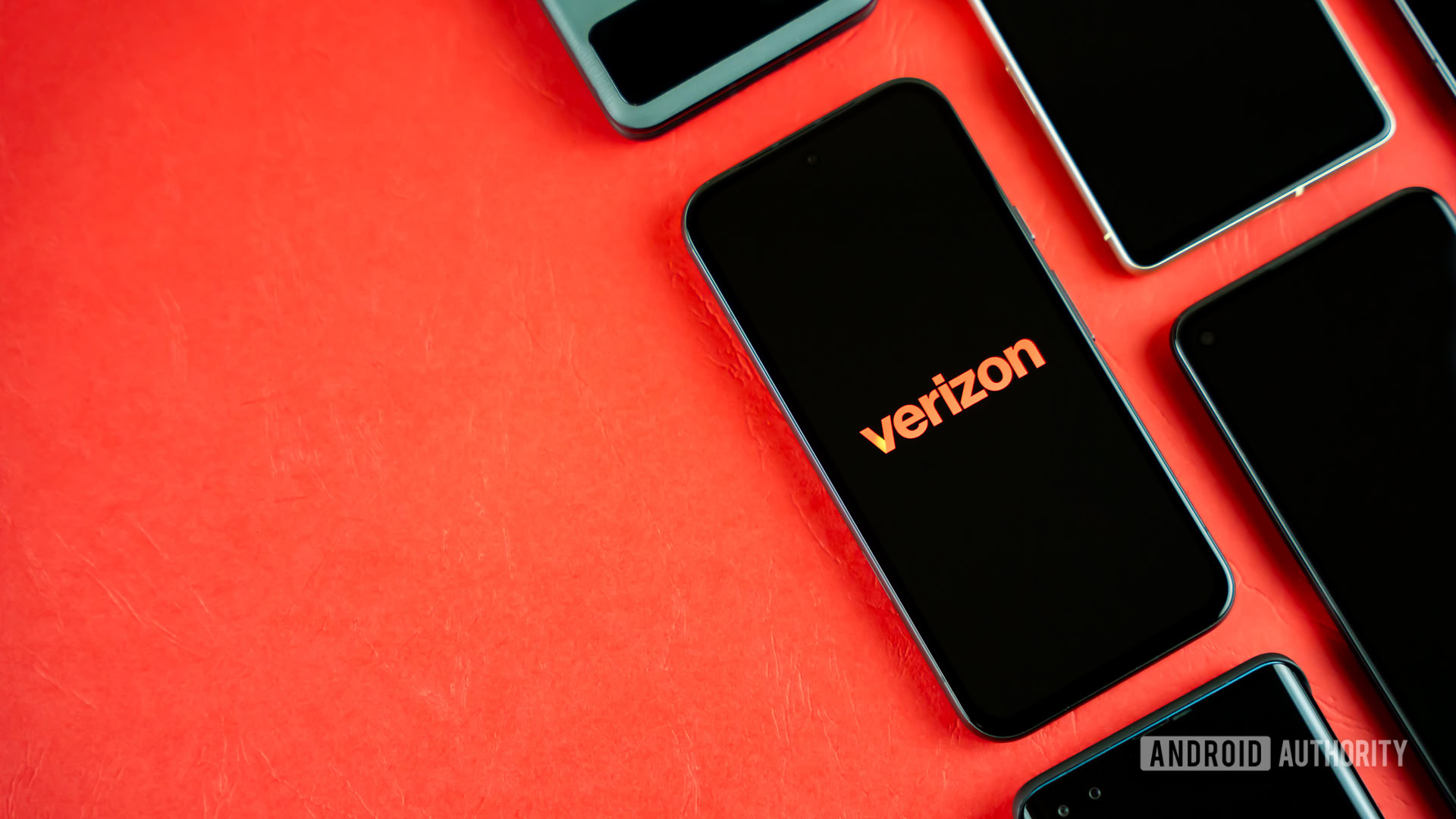 2024 Verizon logo on smartpohone Stock photo (5)