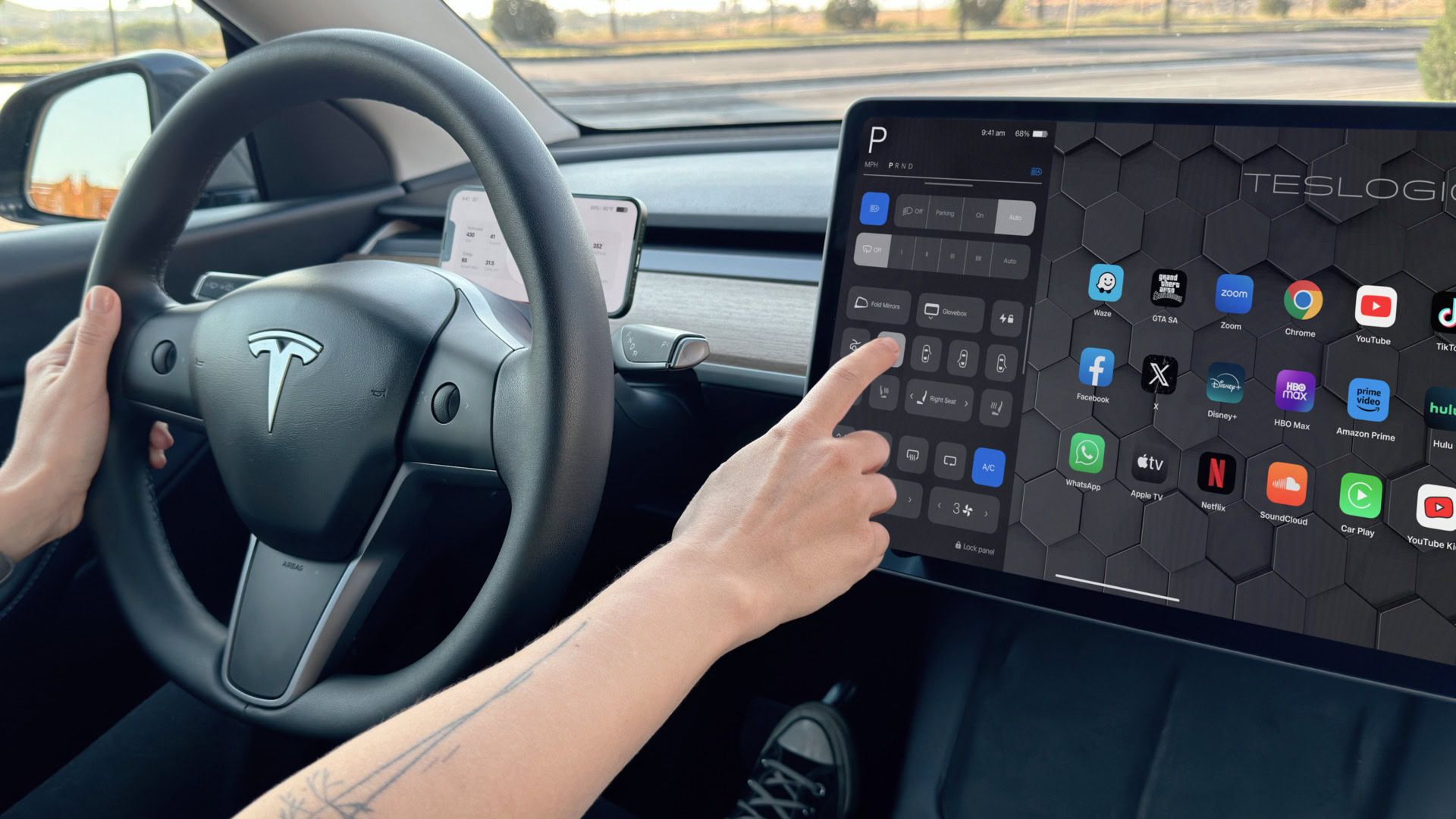 Android Auto отсутствует в вашей Tesla? Это устройство может это исправить