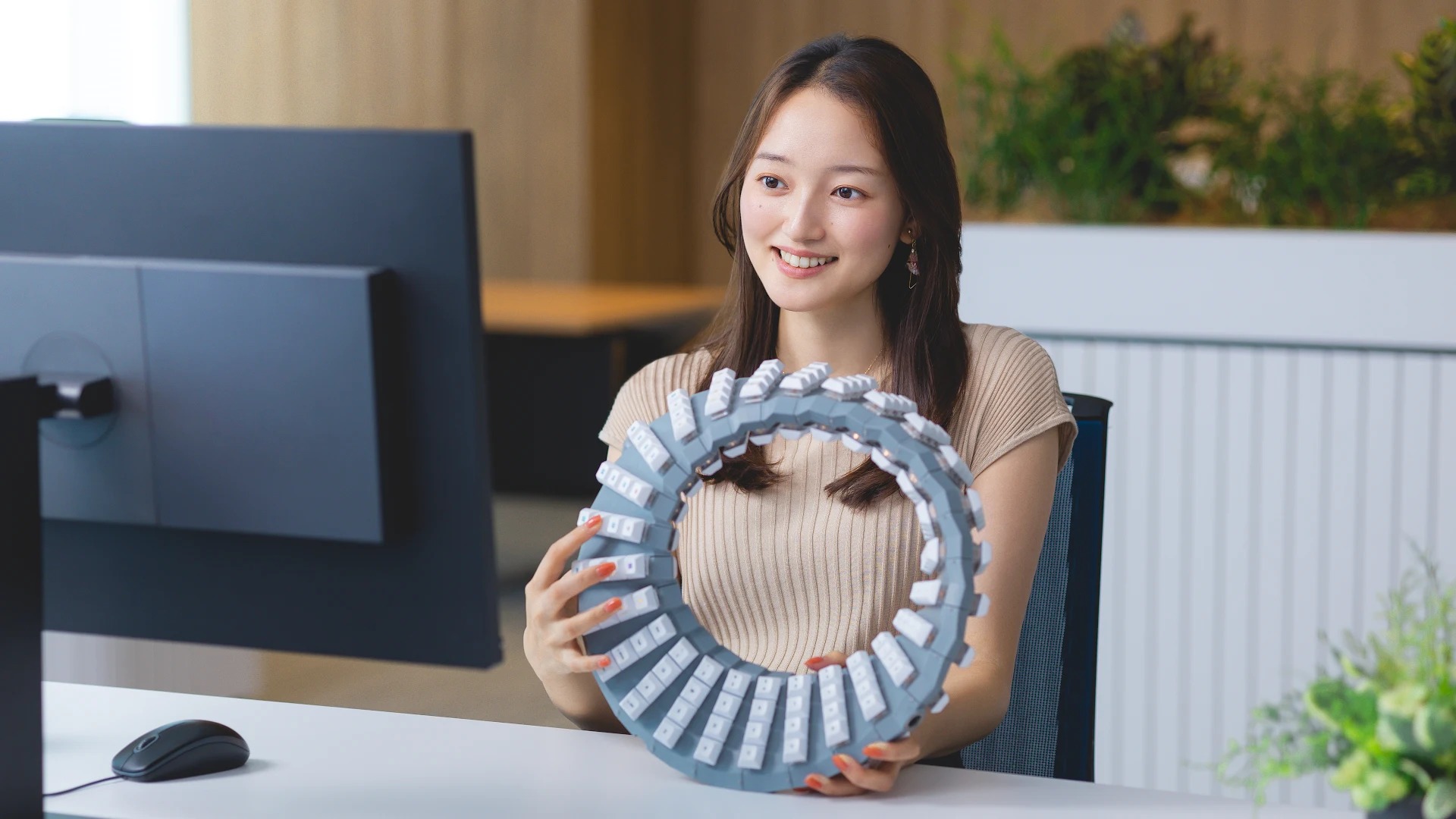 Google’s circular, double-sided Gboard keyboard is as crazy as it sounds