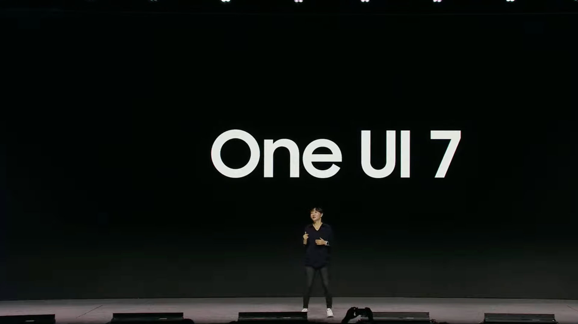 How smooth is Samsung One UI 7? This video gives us an answer.