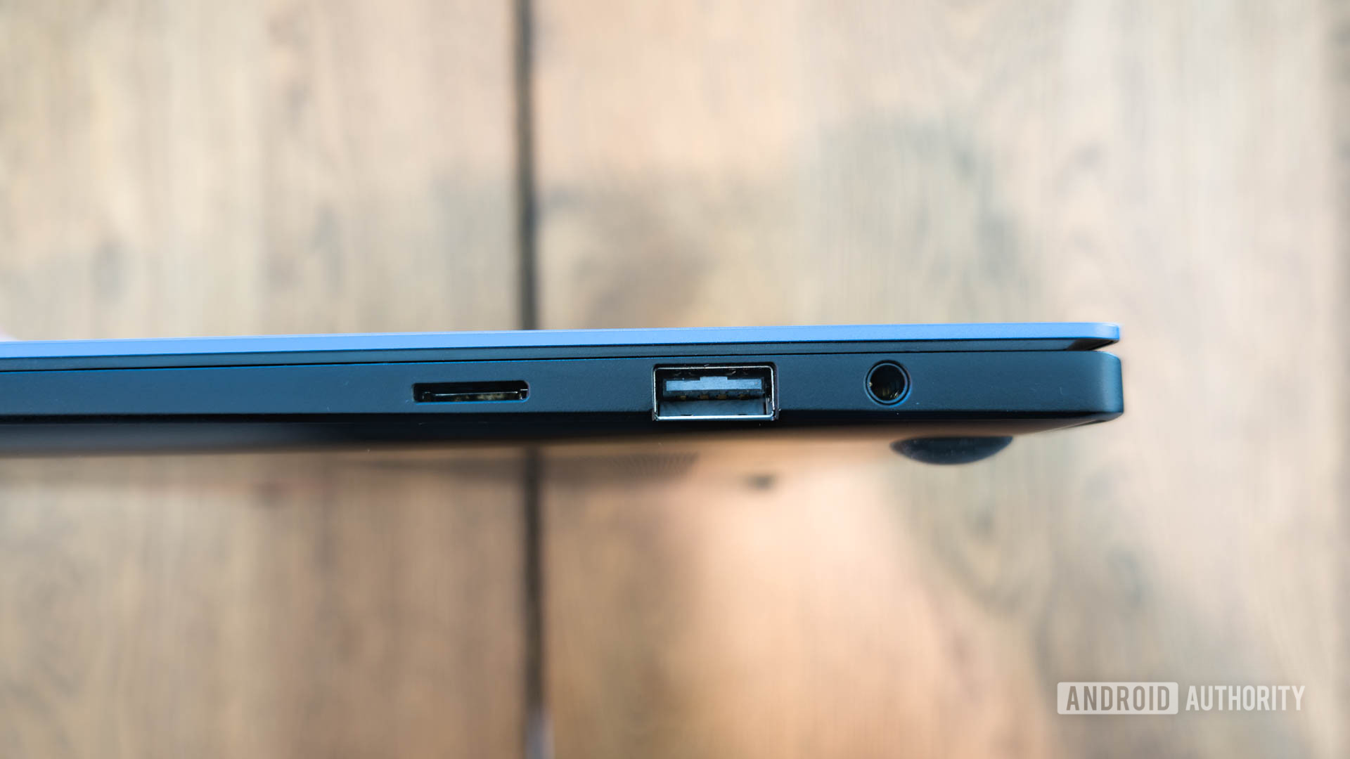 Samsung Galaxy Chromebook Plus Right Side Ports