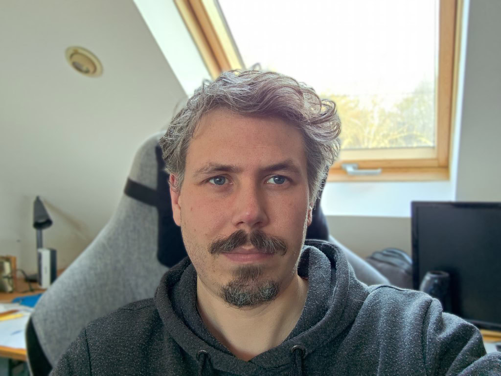 ASUS ROG Phone 9 Pro camera sample selfie indoors