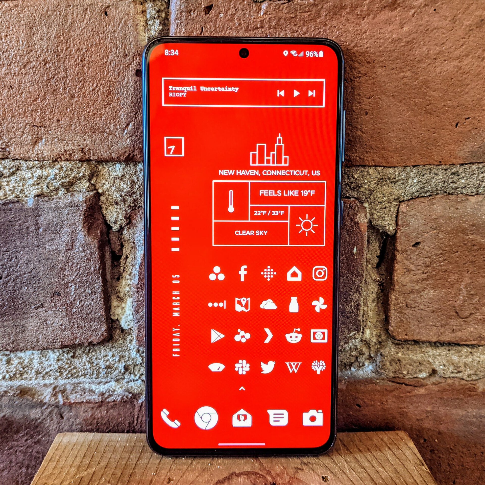 KWGT used for a custom red and white home screen