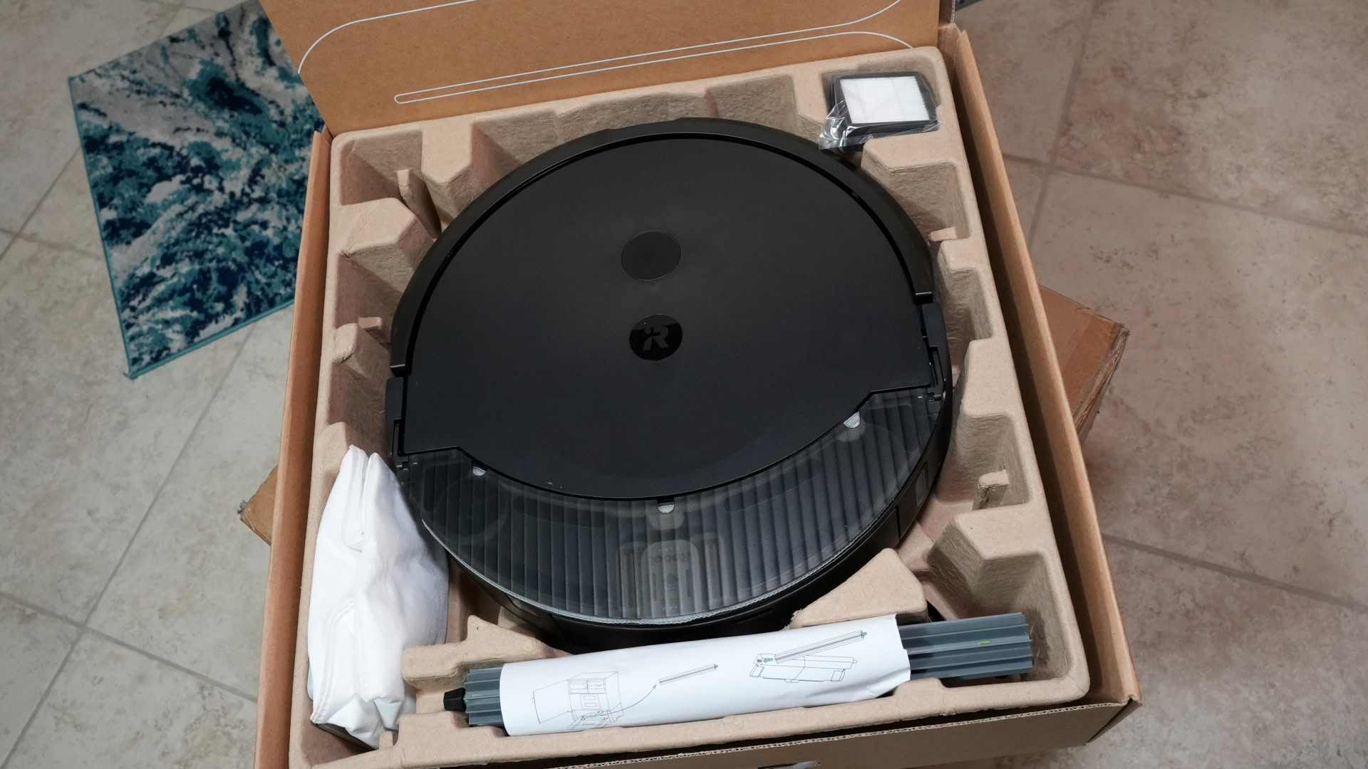 فتح علبة iRobot Roomba Combo 10 Max