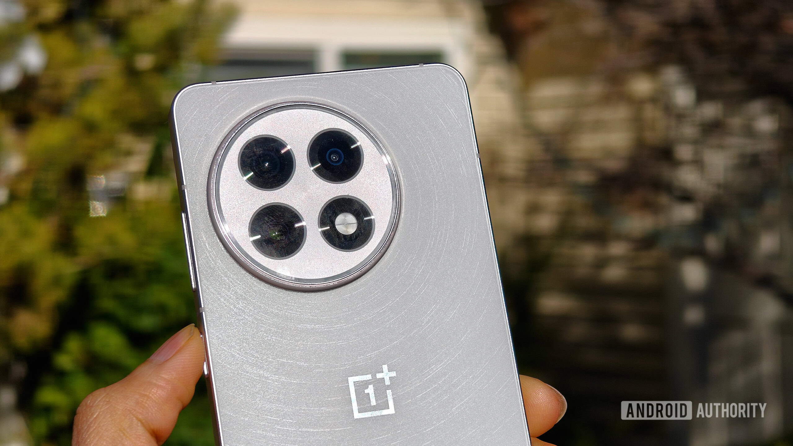 OnePlus 13R review image back design cocentric rings