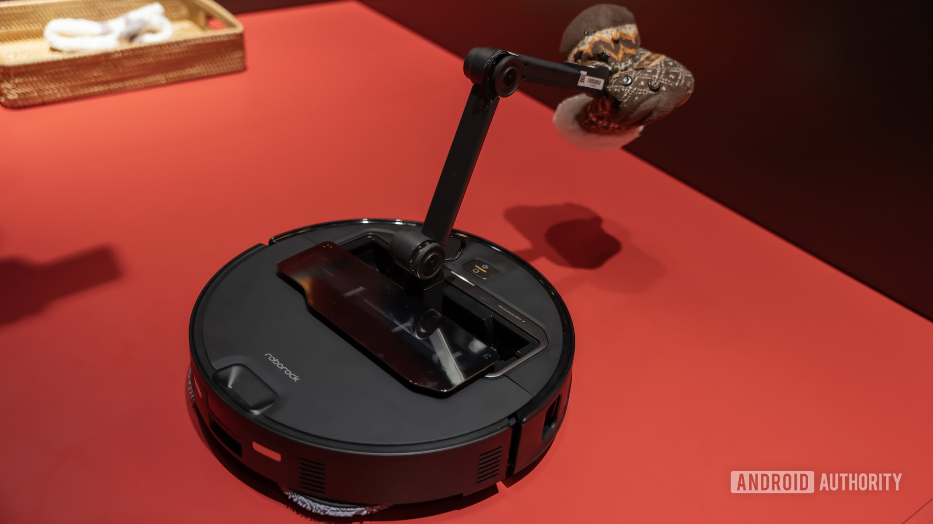 Roborock Saros Z70 demo at CES 2025 7