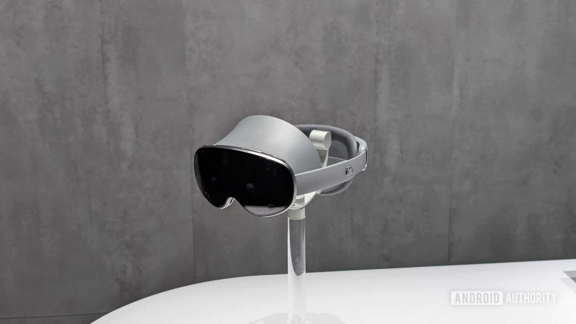 First hands-on video of Samsung’s Project Moohan headset is here and it’s pretty impressive