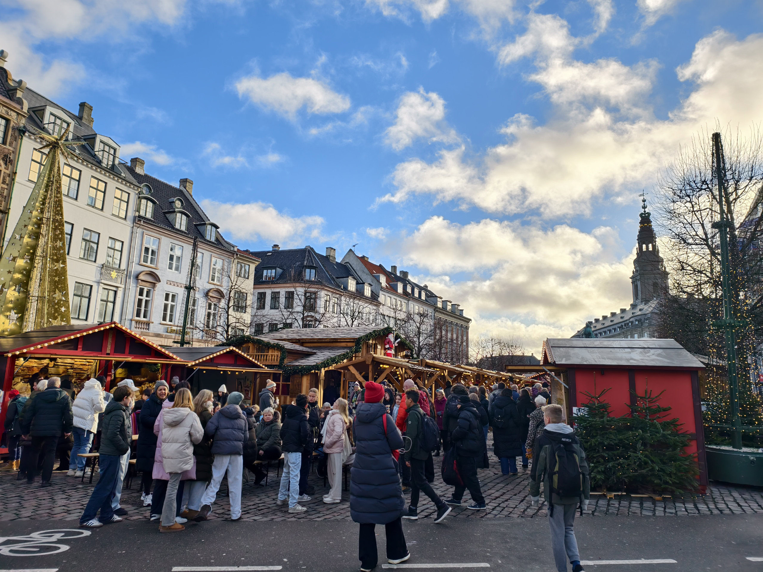 vivo X200 Pro christmas market daytime 1x