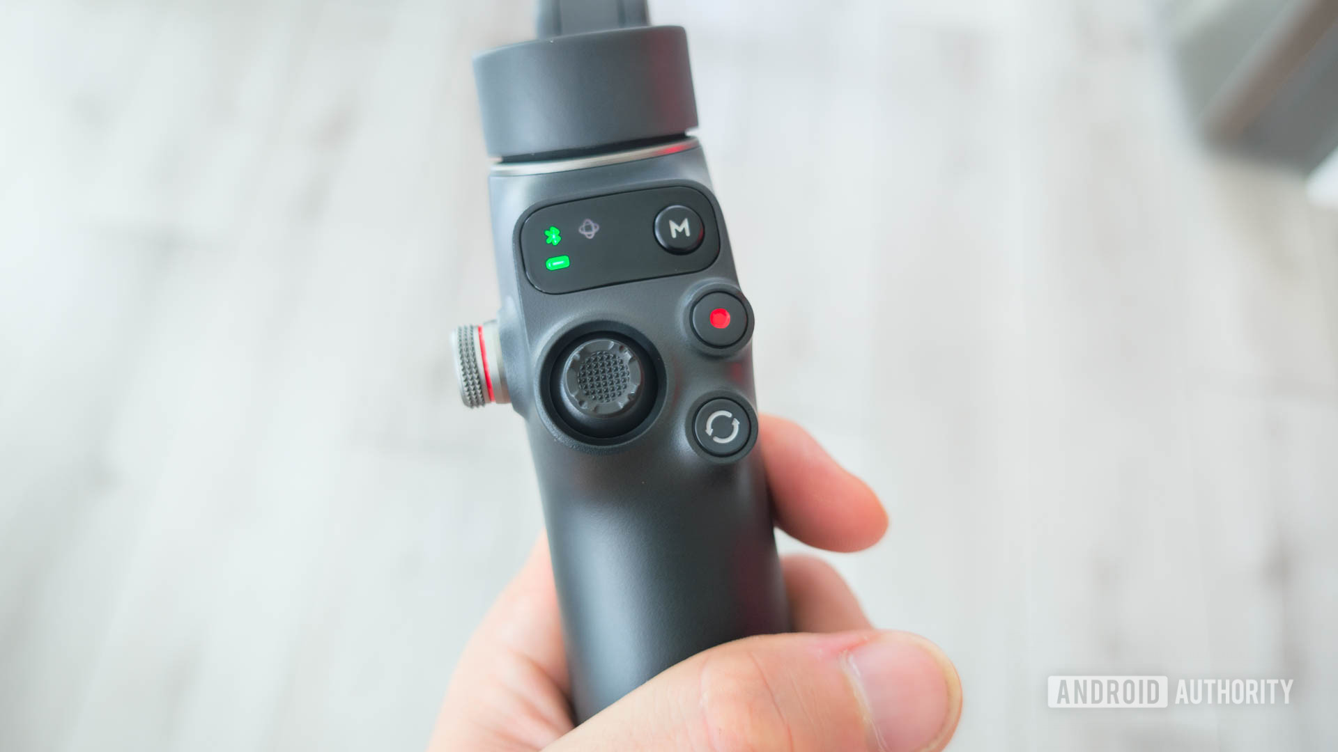 DJI Osmo Mobile 7P Close up on controls