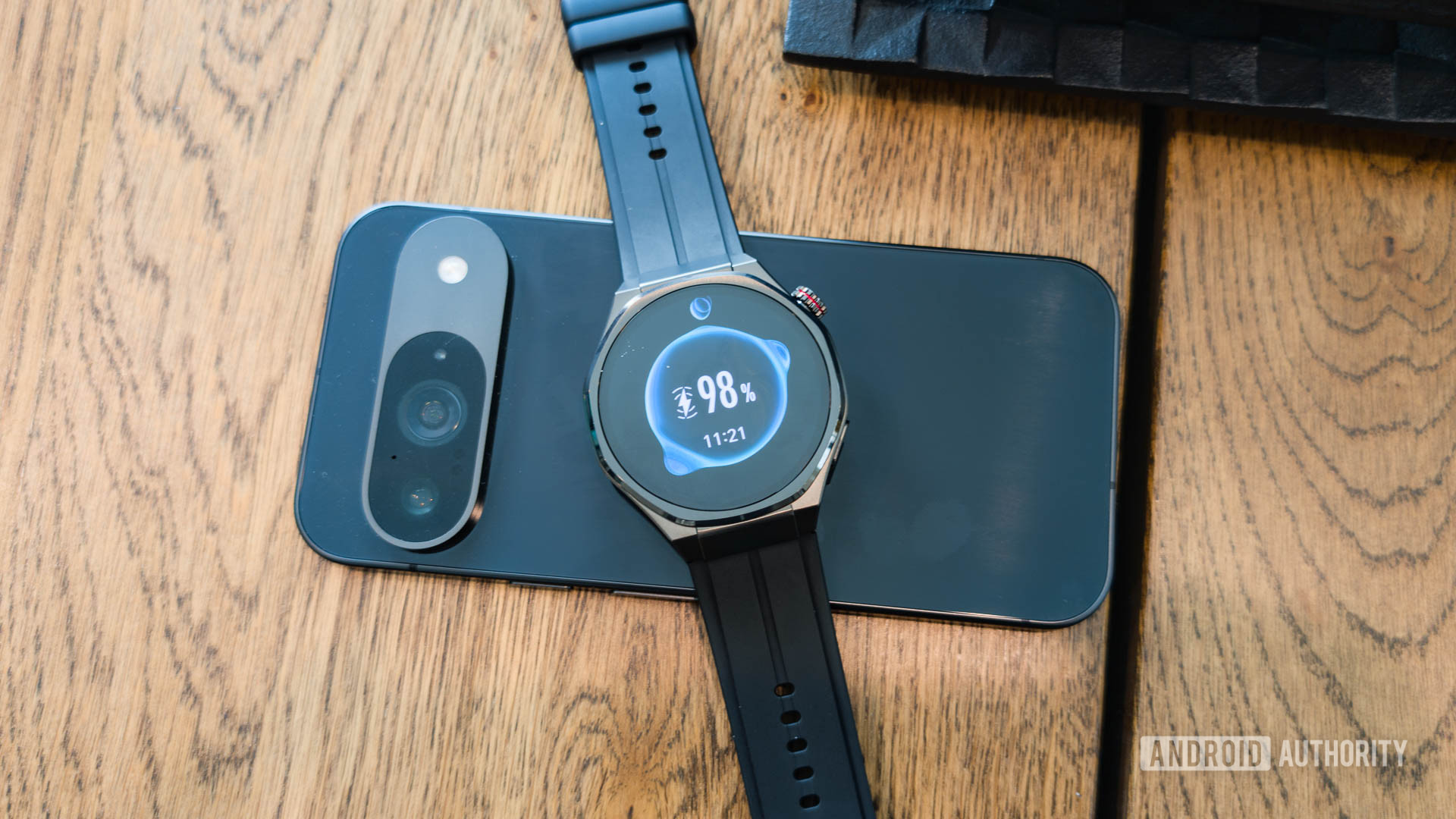 HONOR Watch 5 Ultra Reverse wireless charging on a Pixel 9