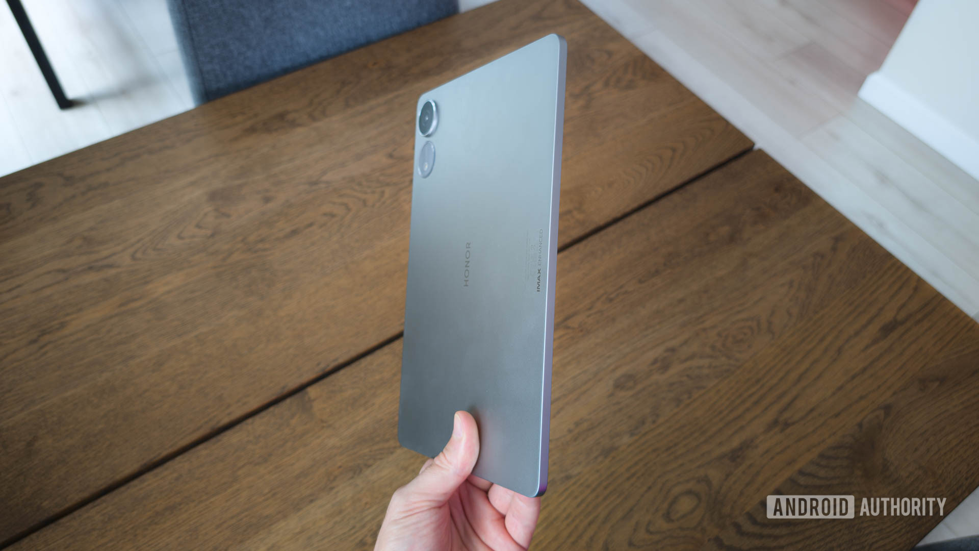 Honor Pad V9 In hand showing thinness